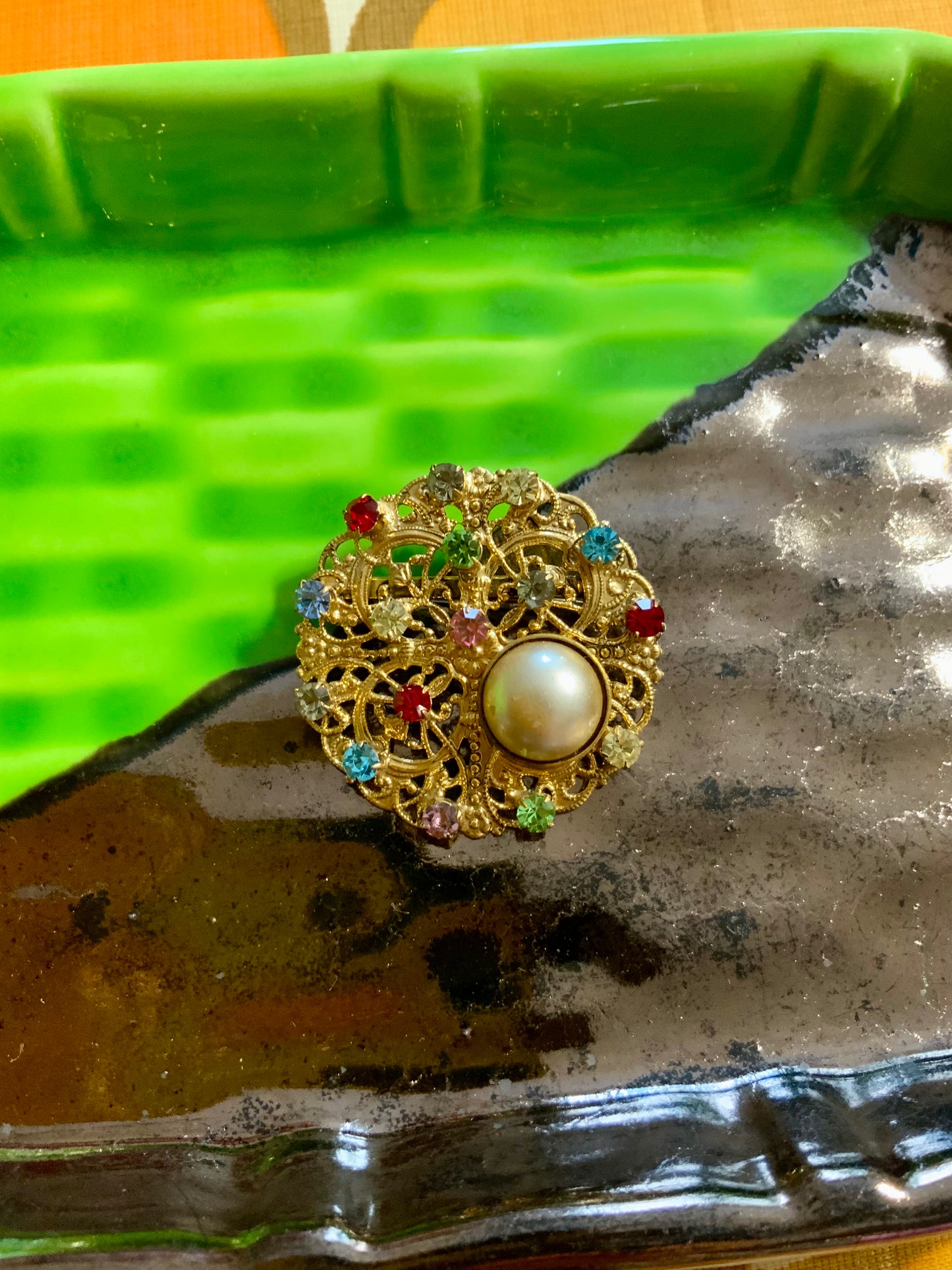 Broche Ancienne Perle et Strass Couleurs Vintage