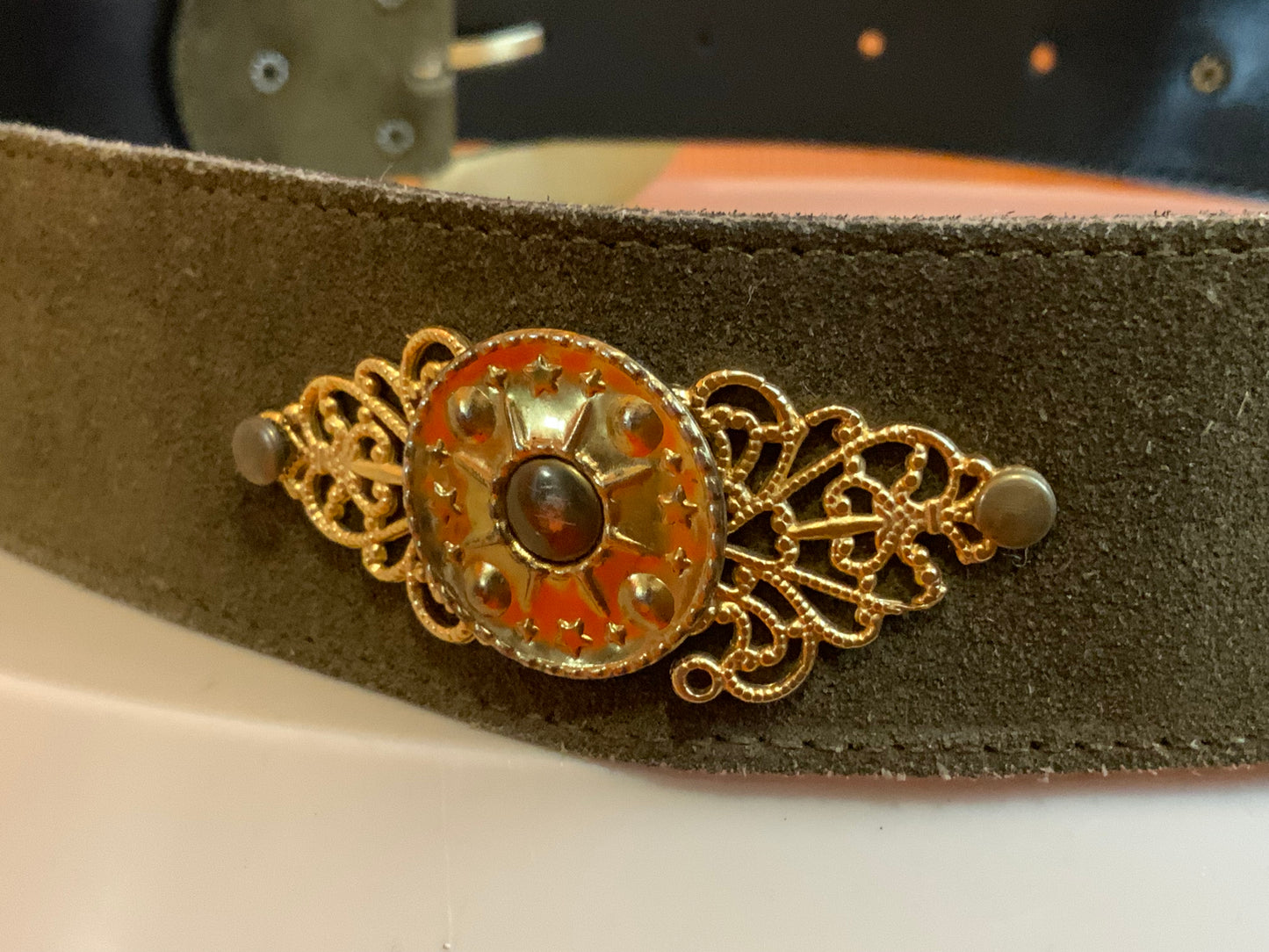 Ceinture daim verte et motifs dentelle métal doré Vintage France