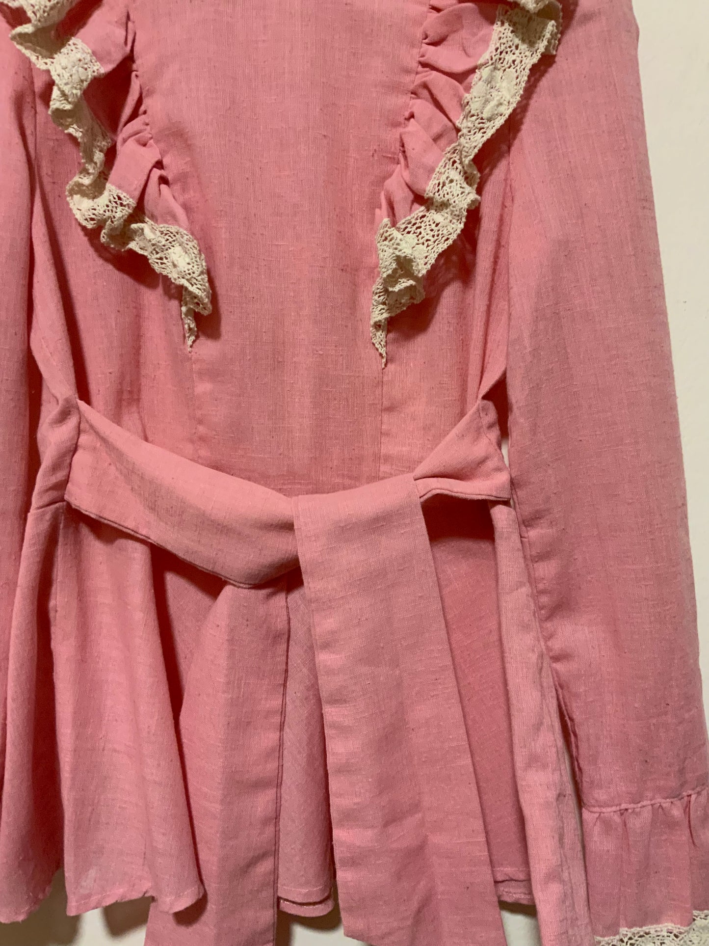 Incroyable Chemisier anglais London avec volants et dentelle de broderies anglaises Vintage 1970