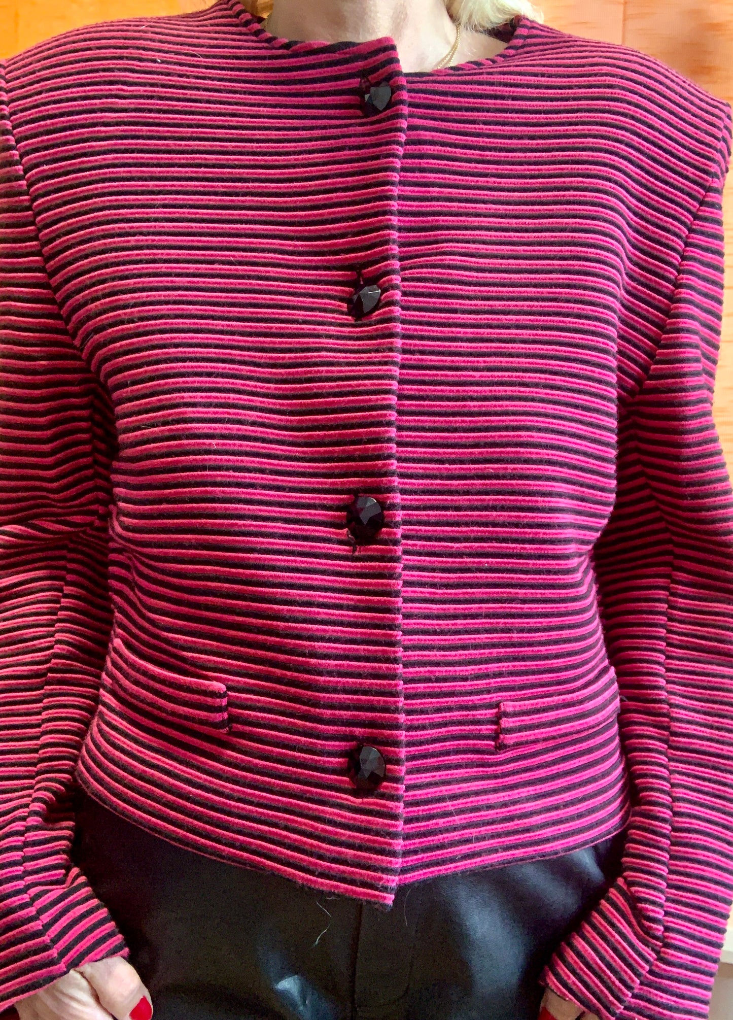 Très beau gilet sweat à rayures et larges épaulettes Vintage 1980