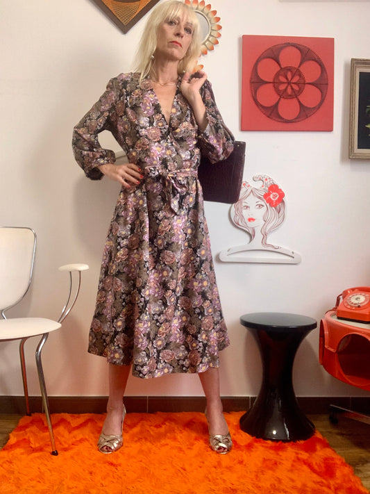 Robe à fleurs Faite main Forme magnifique Vintage 1970 Création
