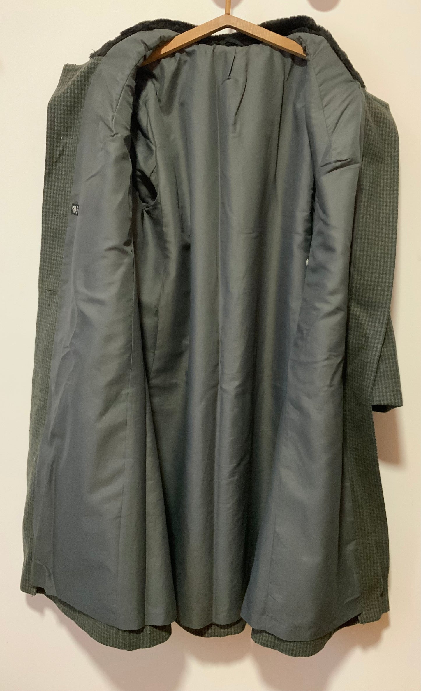 Superbe et grand manteau Laine à carreaux Vert Vintage France Col Fourrure synthétique