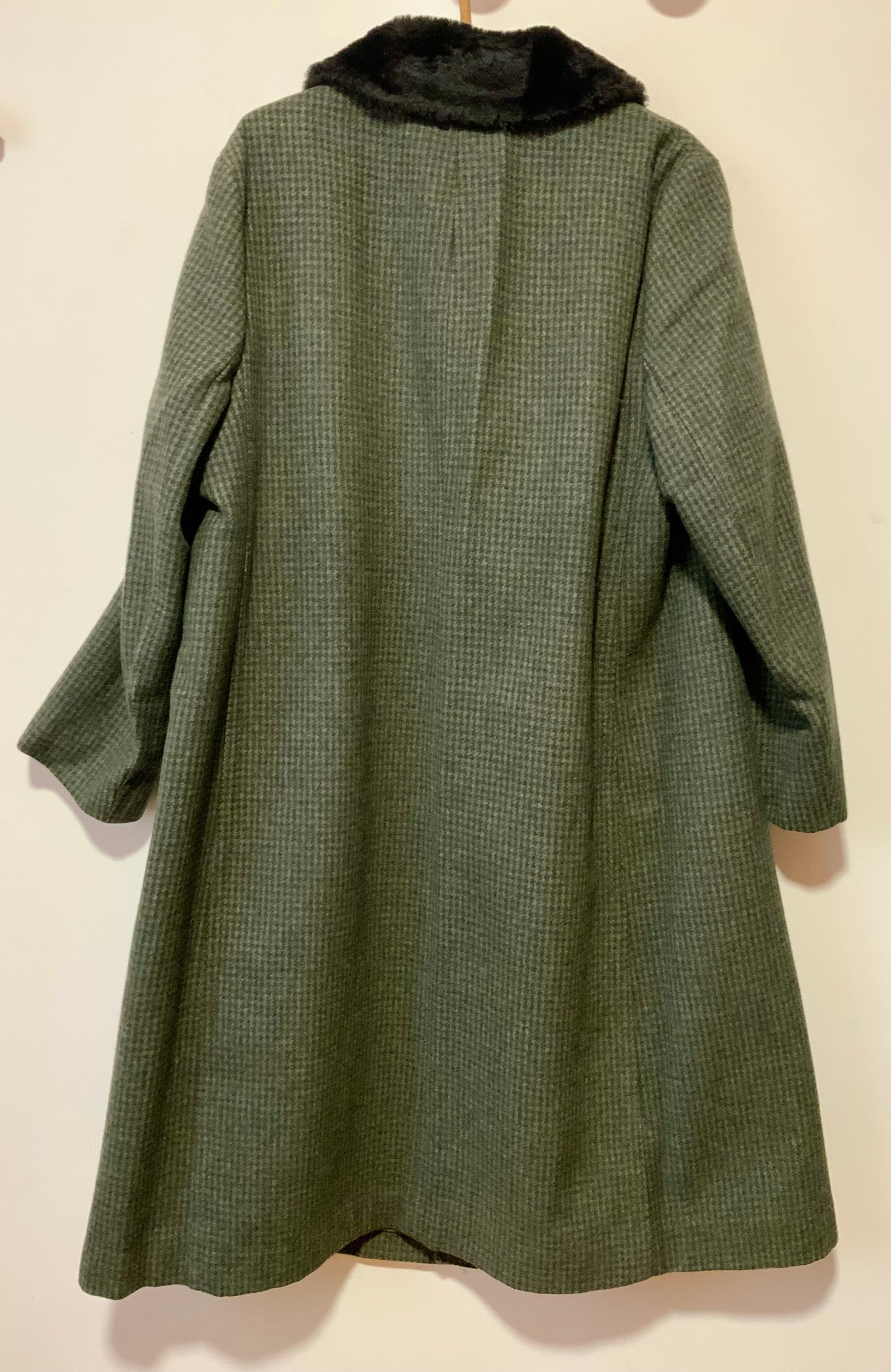 Superbe et grand manteau Laine à carreaux Vert Vintage France Col Fourrure synthétique