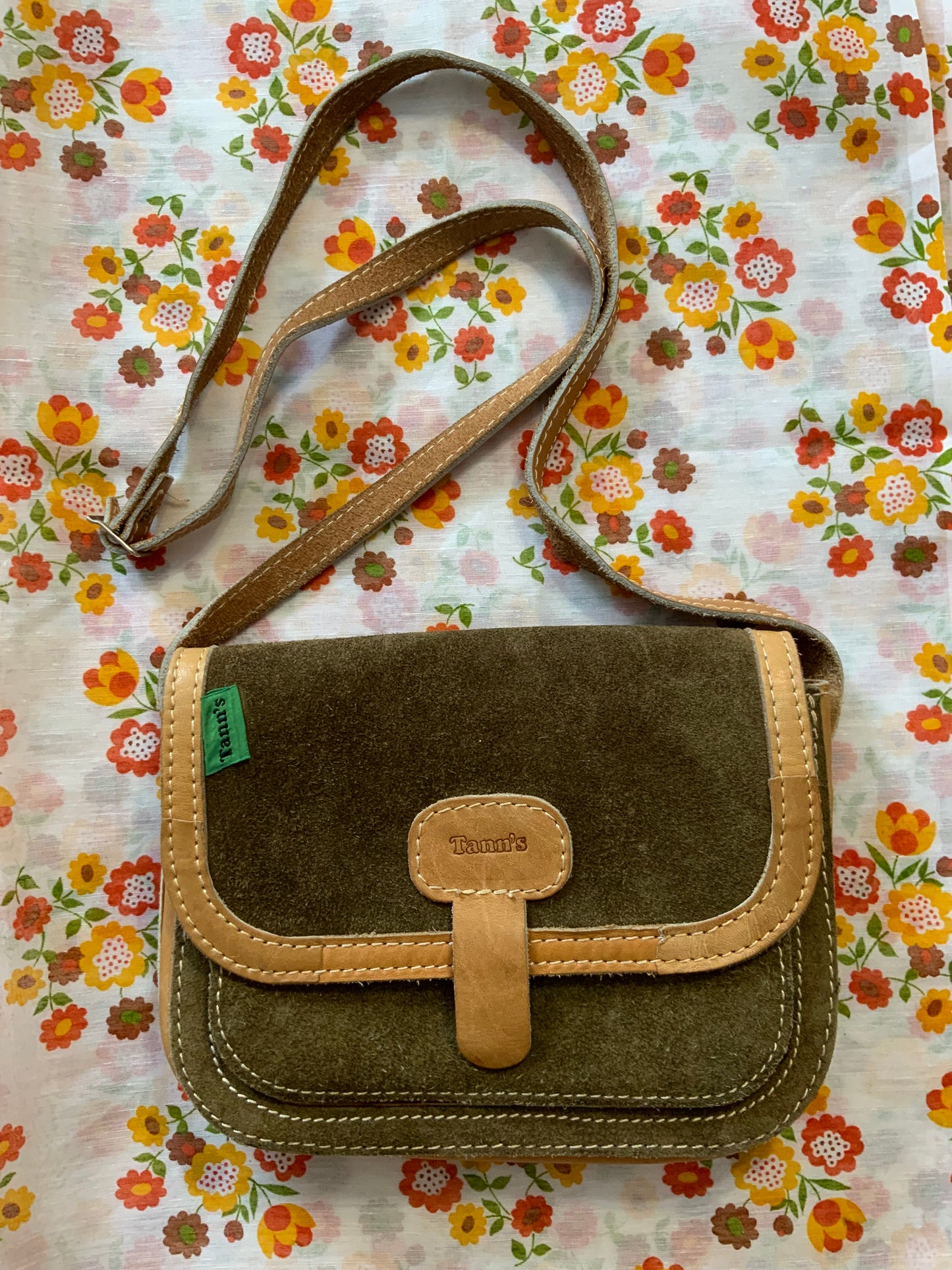 Sac à main Bandoulière Le Tann’s Daim Kaki Iconique 1980