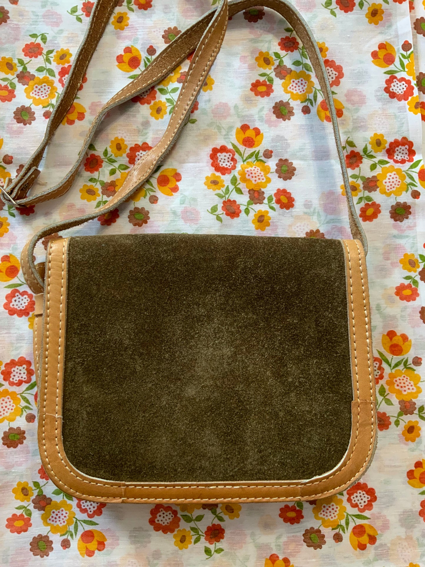 Sac à main Bandoulière Le Tann’s Daim Kaki Iconique 1980