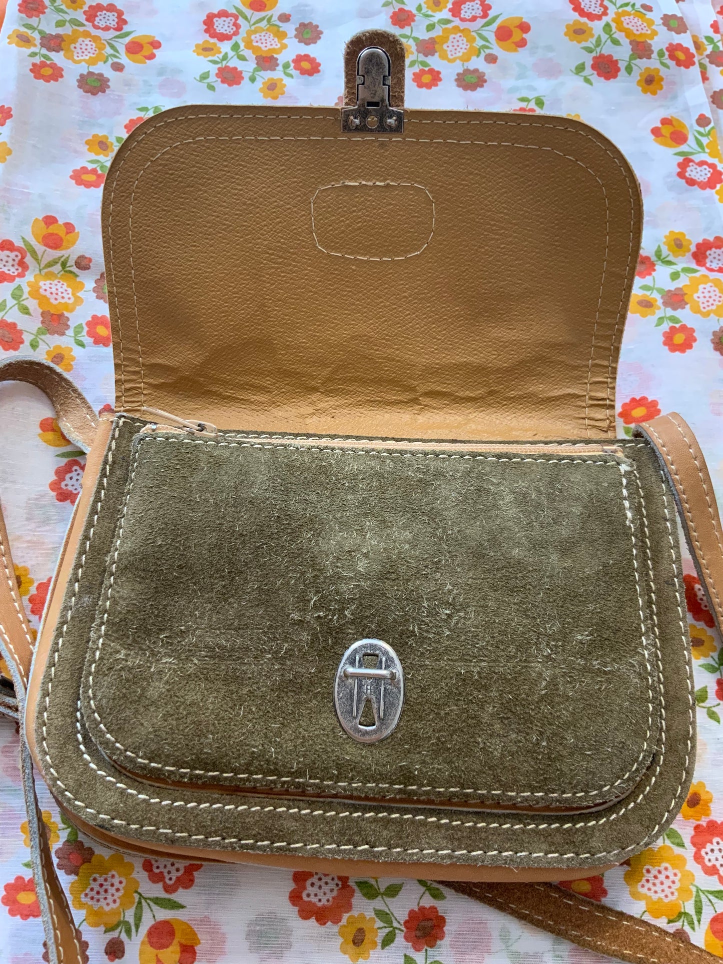 Sac à main Bandoulière Le Tann’s Daim Kaki Iconique 1980