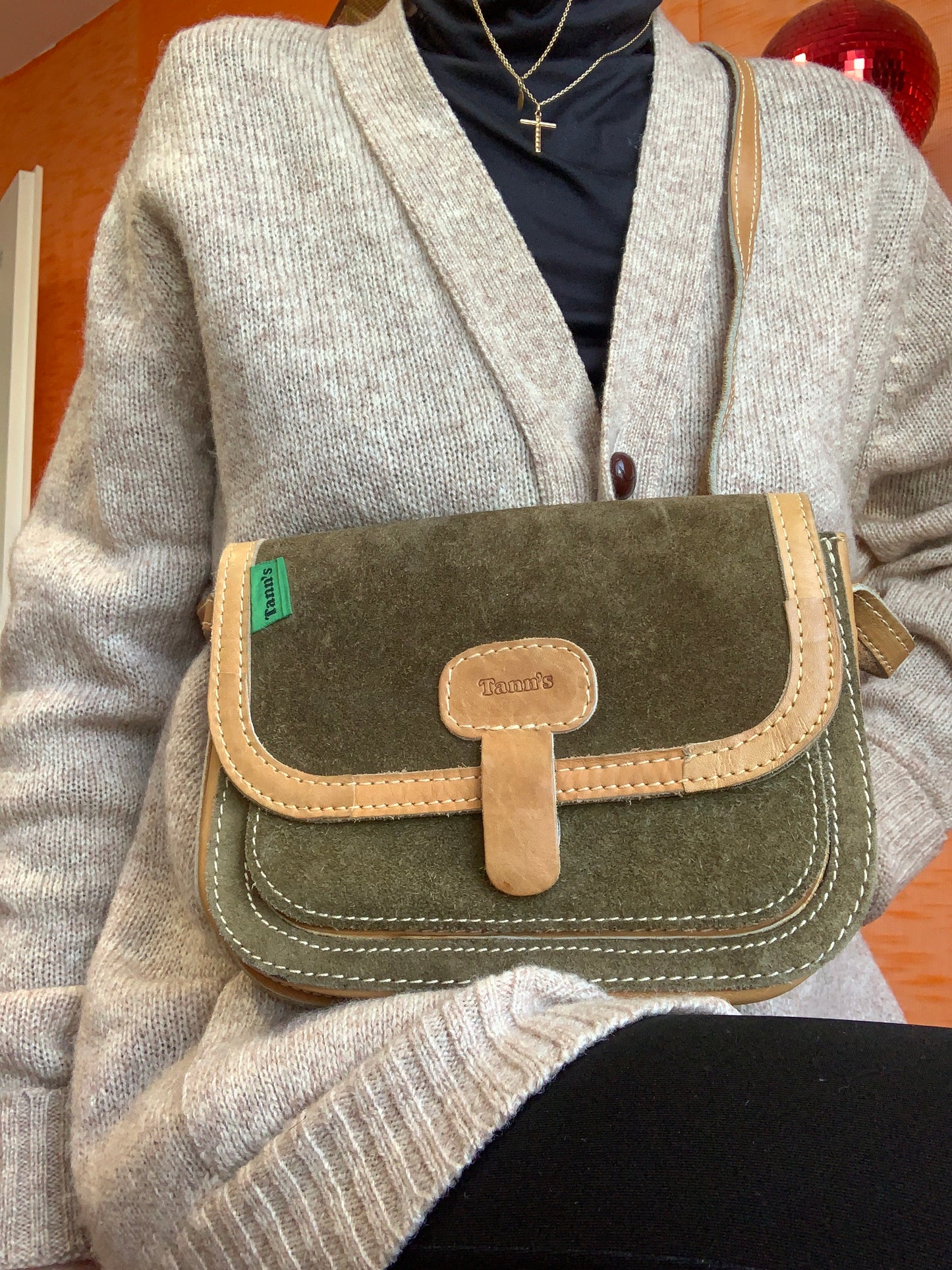 Sac à main Bandoulière Le Tann’s Daim Kaki Iconique 1980