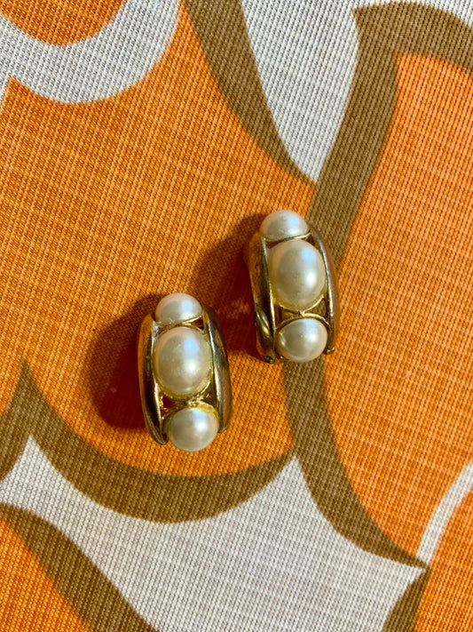 Boucles d'oreilles Vintages bombées Perles et Métal doré