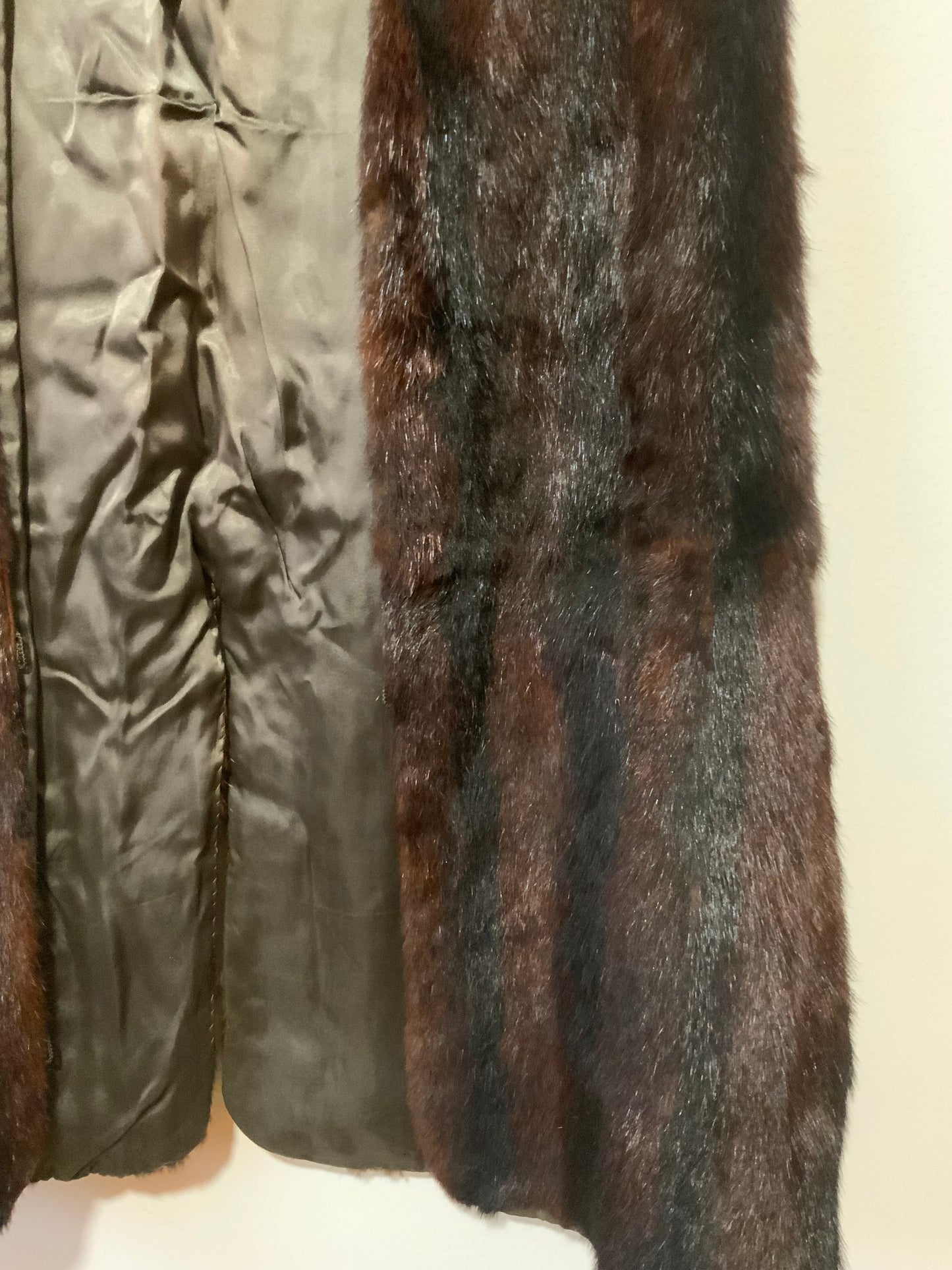 Longue veste sans manche Ancienne 1960/70 Fourrure Vison Rayée Noir marron