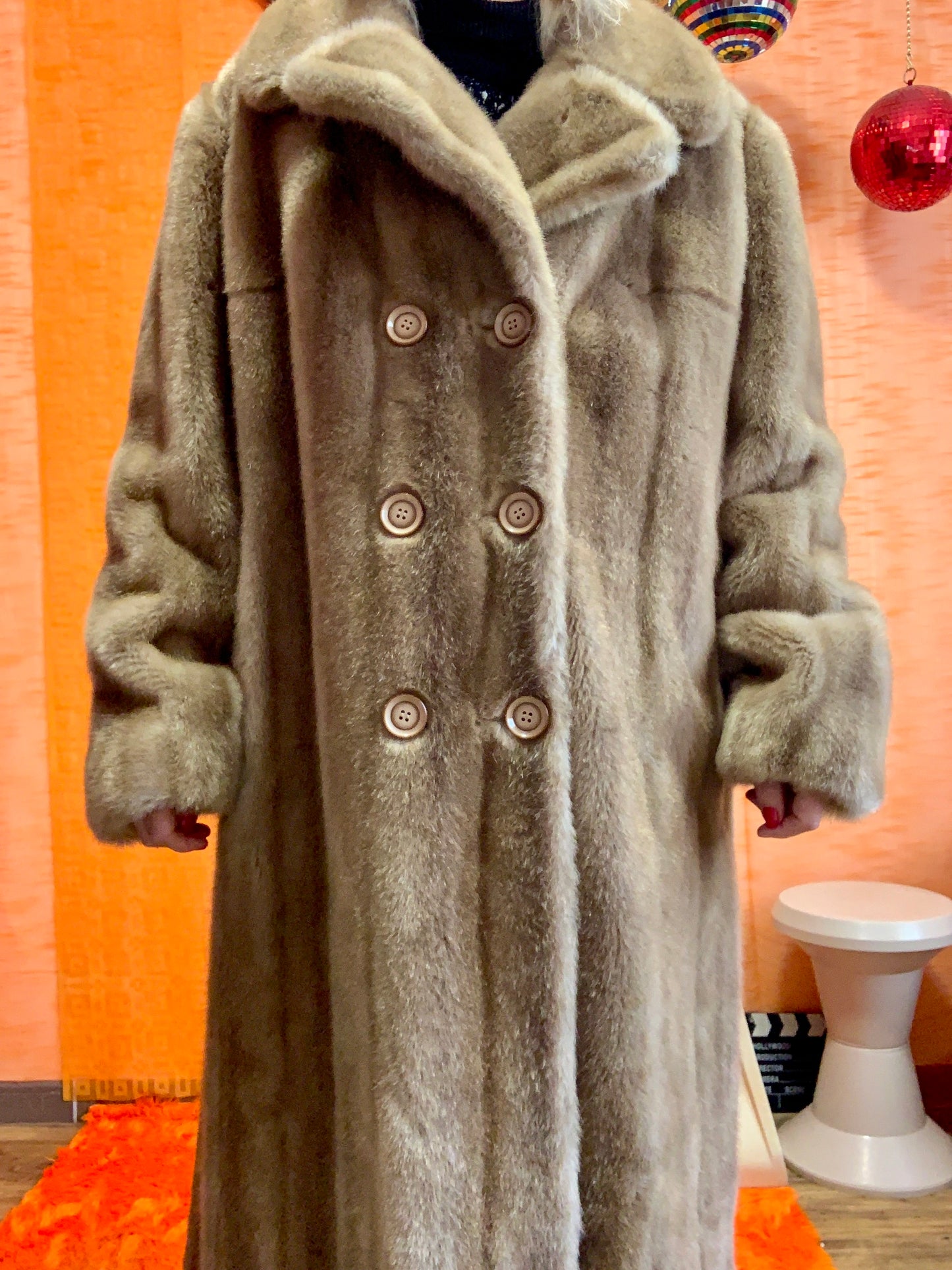Grand manteau en fourrure synthétique Confection 1960/70 Beauté Vintage