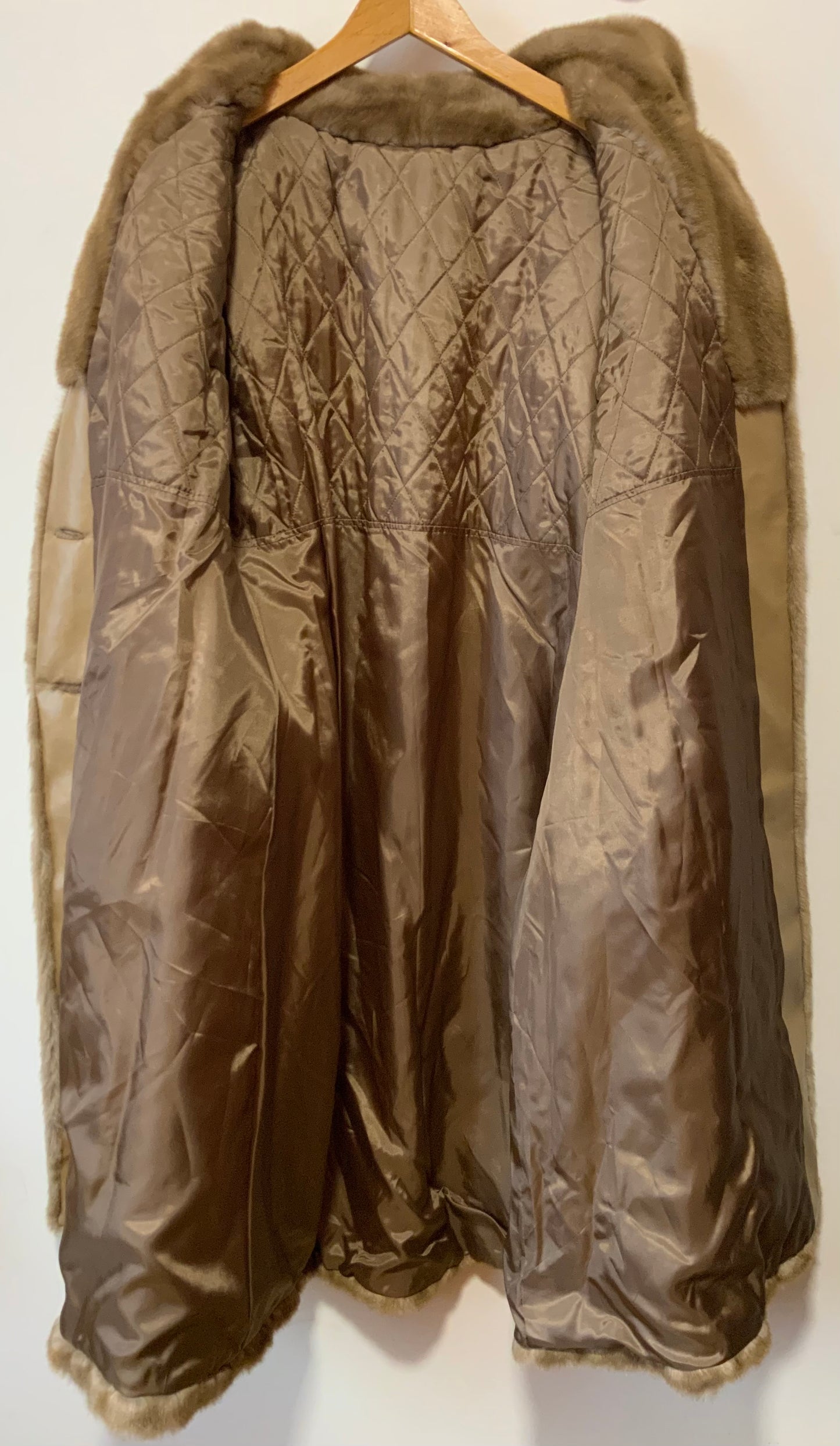 Grand manteau en fourrure synthétique Confection 1960/70 Beauté Vintage