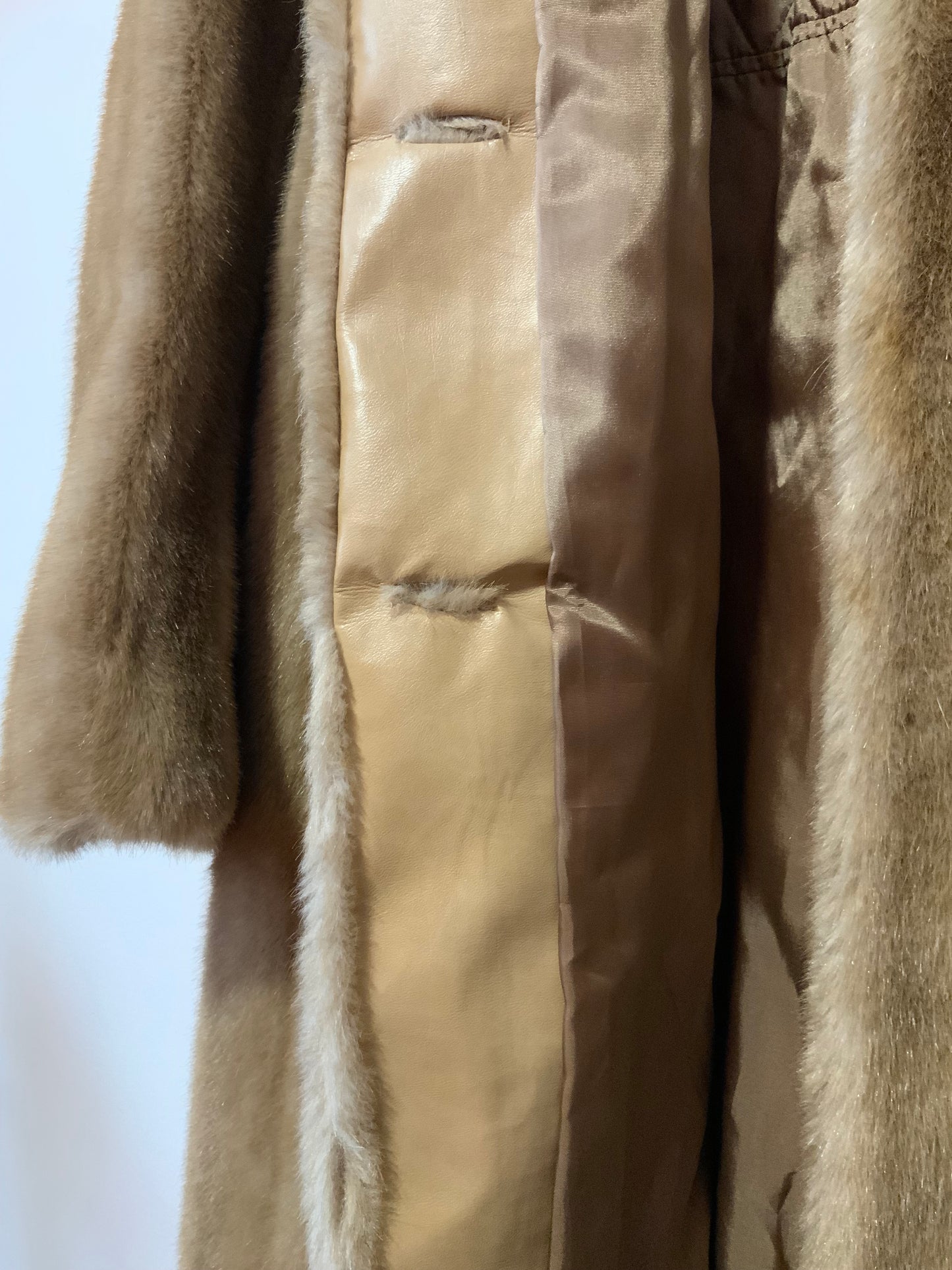 Grand manteau en fourrure synthétique Confection 1960/70 Beauté Vintage