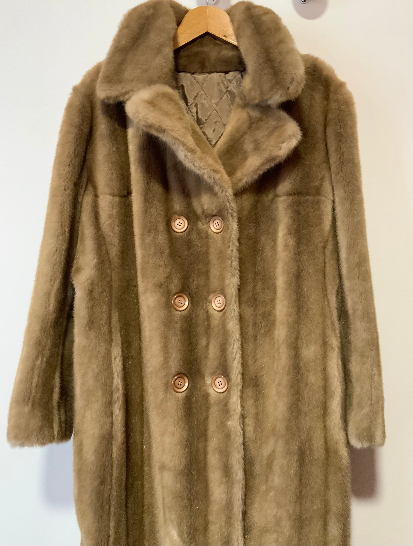 Grand manteau en fourrure synthétique Confection 1960/70 Beauté Vintage