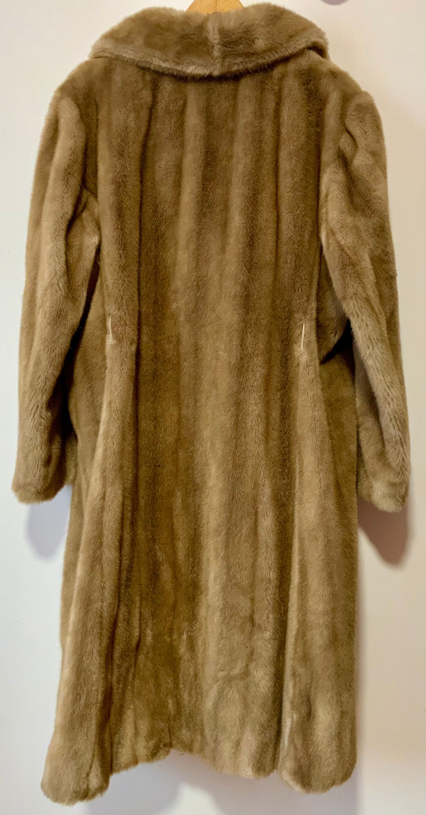 Grand manteau en fourrure synthétique Confection 1960/70 Beauté Vintage
