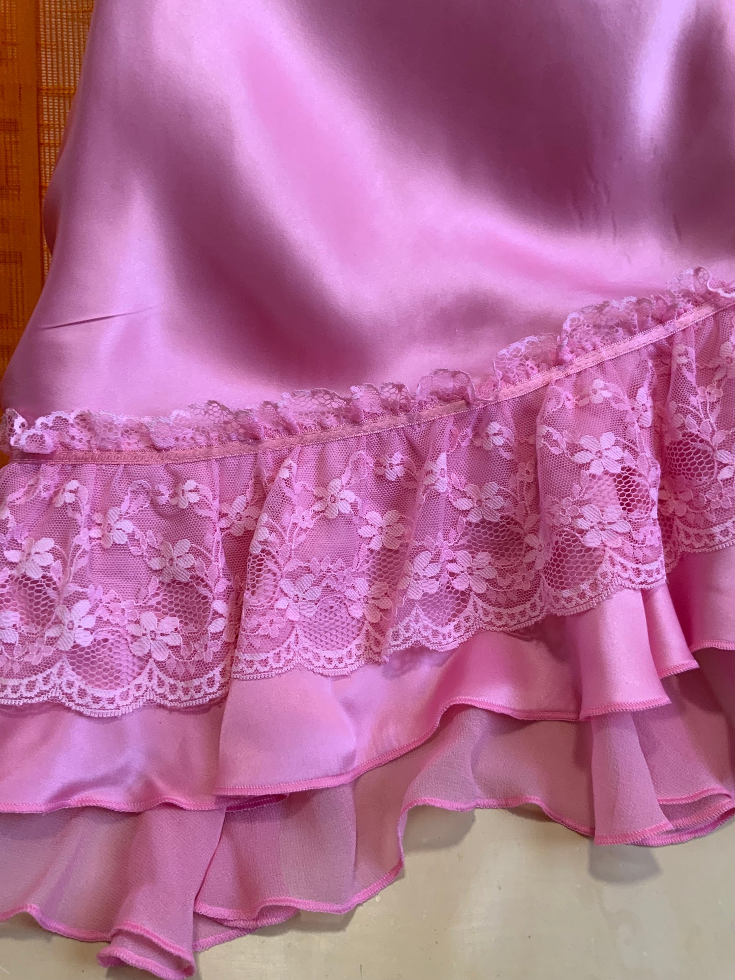 Robe En pure soie Rose Dentelle Sexy Modèle Miss Vintage 1990