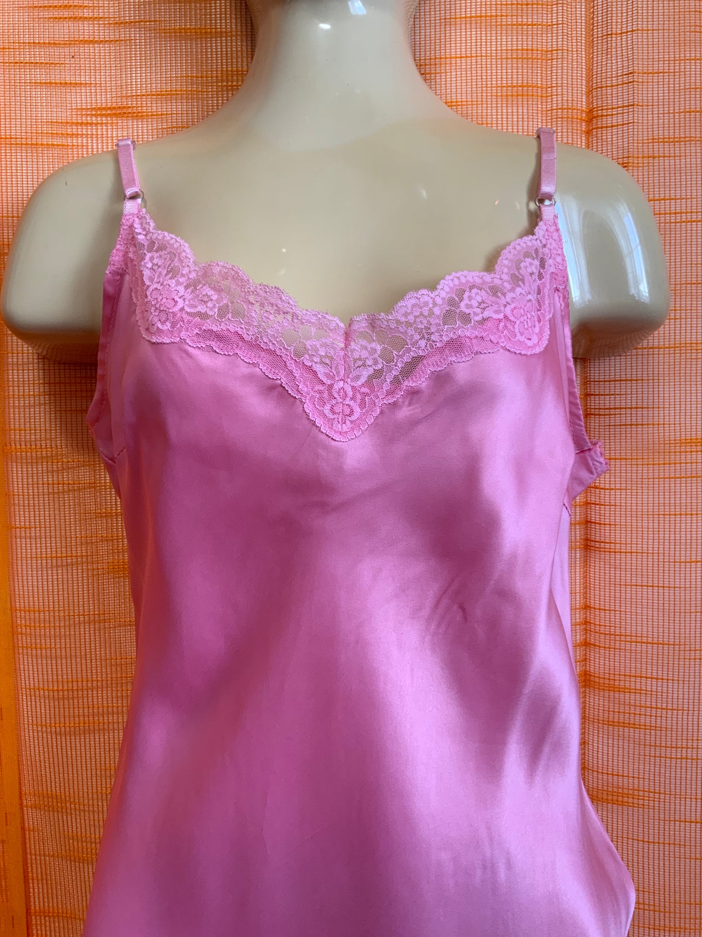 Robe En pure soie Rose Dentelle Sexy Modèle Miss Vintage 1990
