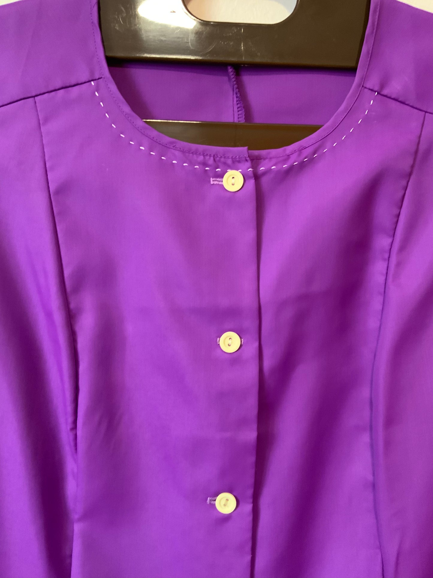 Robe Blouse Nylon Violette et Fleurs brodées Vintage 1970