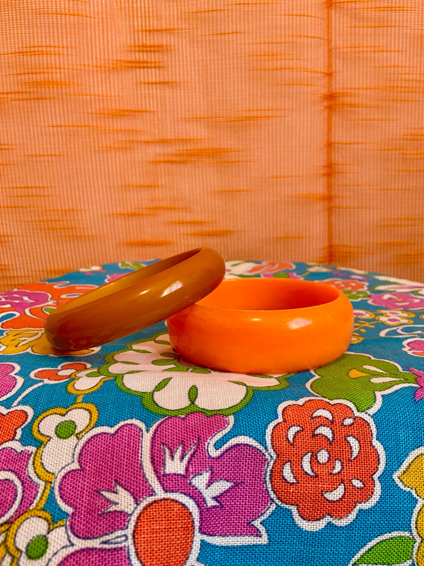 2 bracelets rigides oranges Vintage