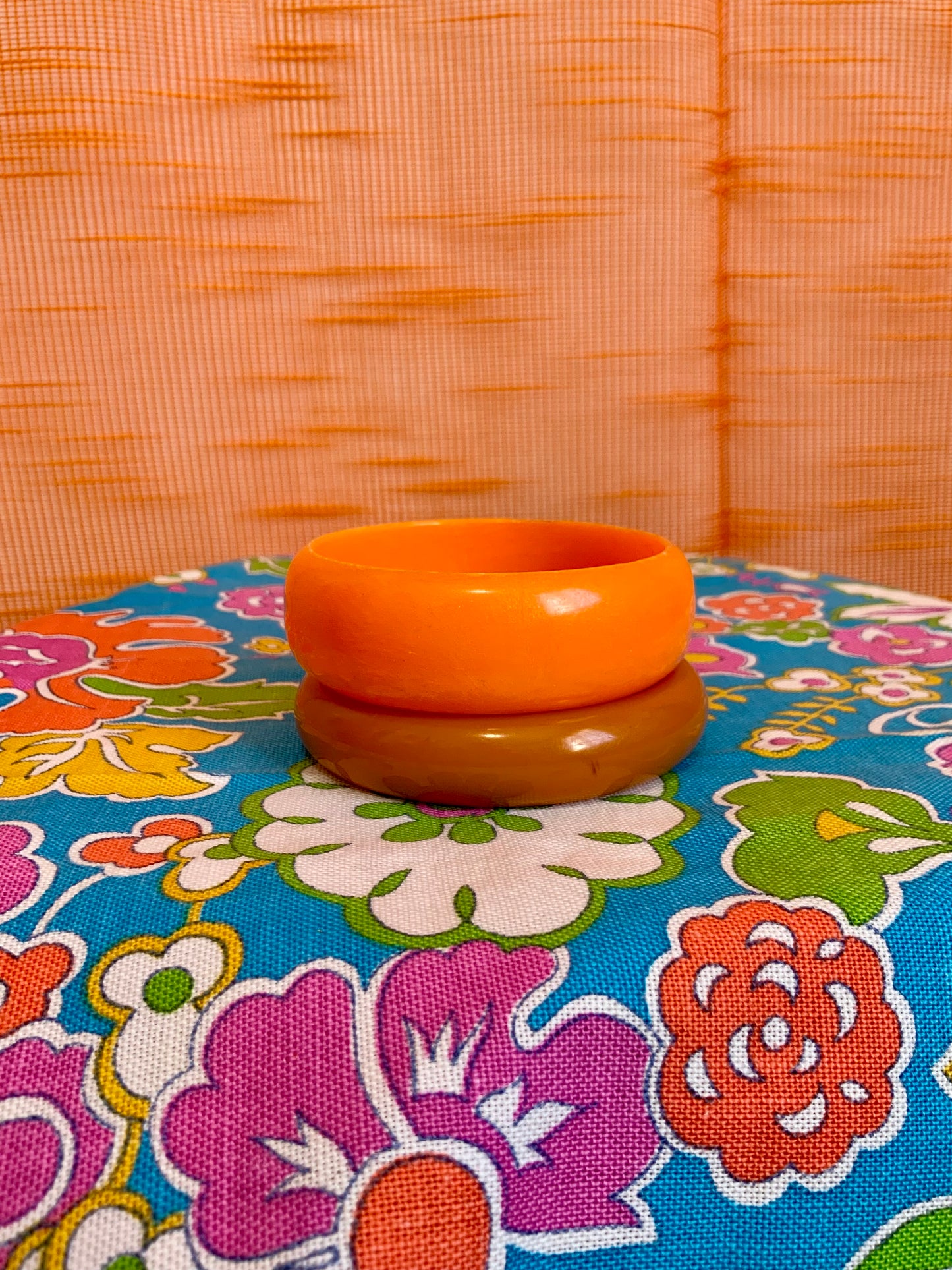 2 bracelets rigides oranges Vintage