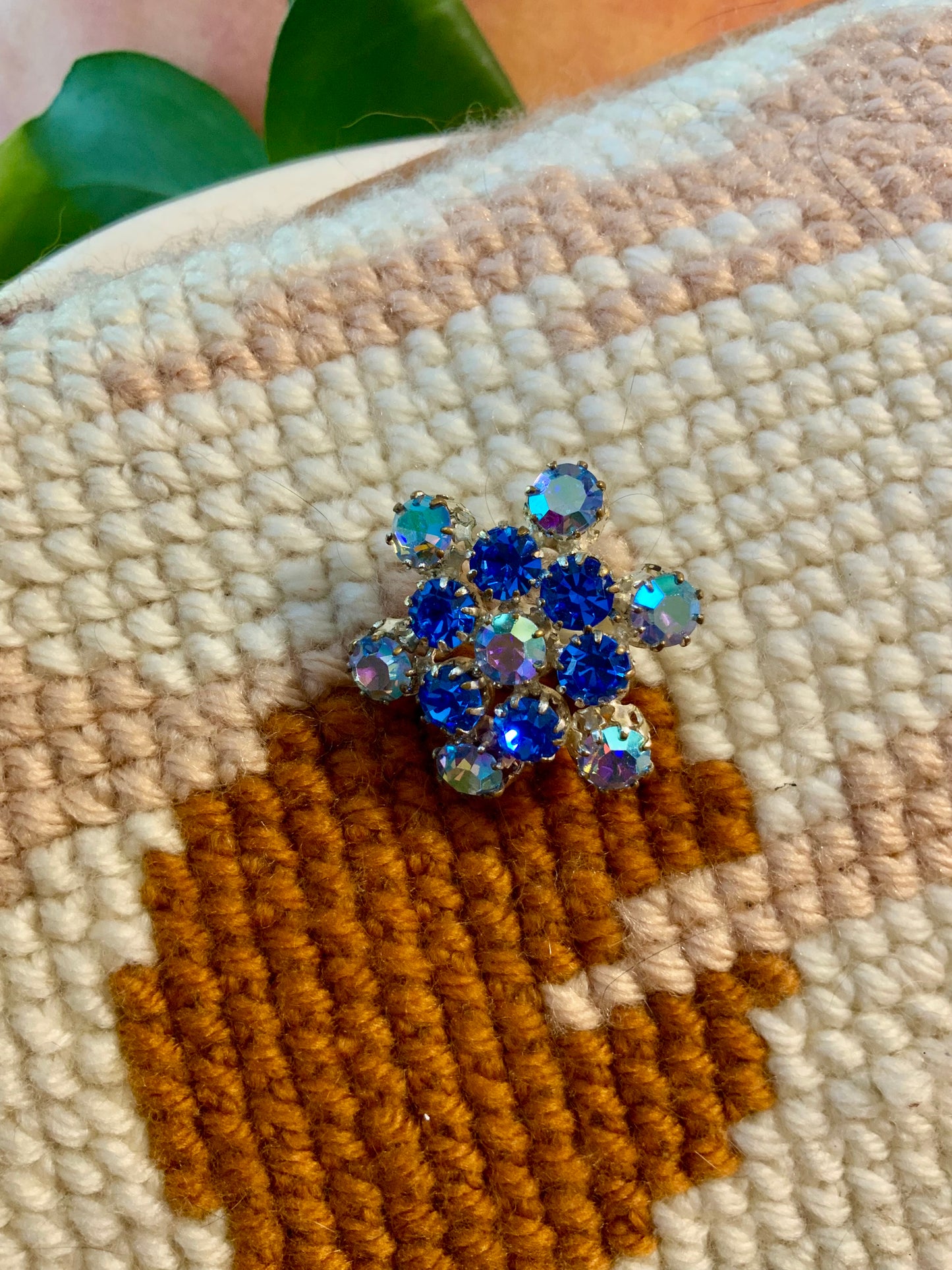 Broche ancienne pierres brillantes bleues Vintage Chic