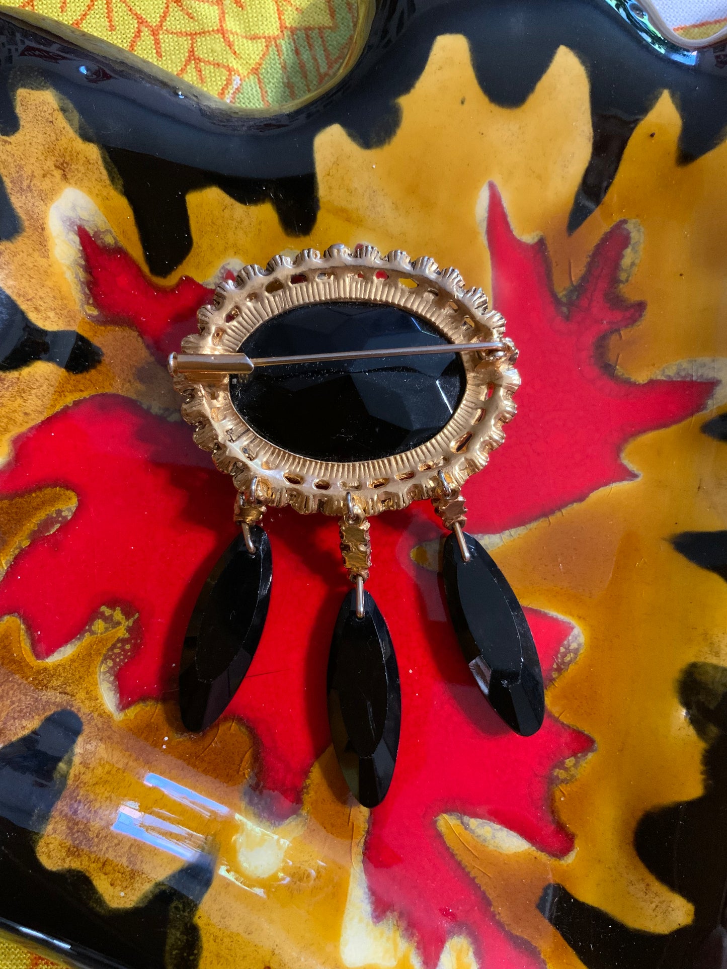 Sublime broche métal et pierres en verre noir Vintage Ancienne