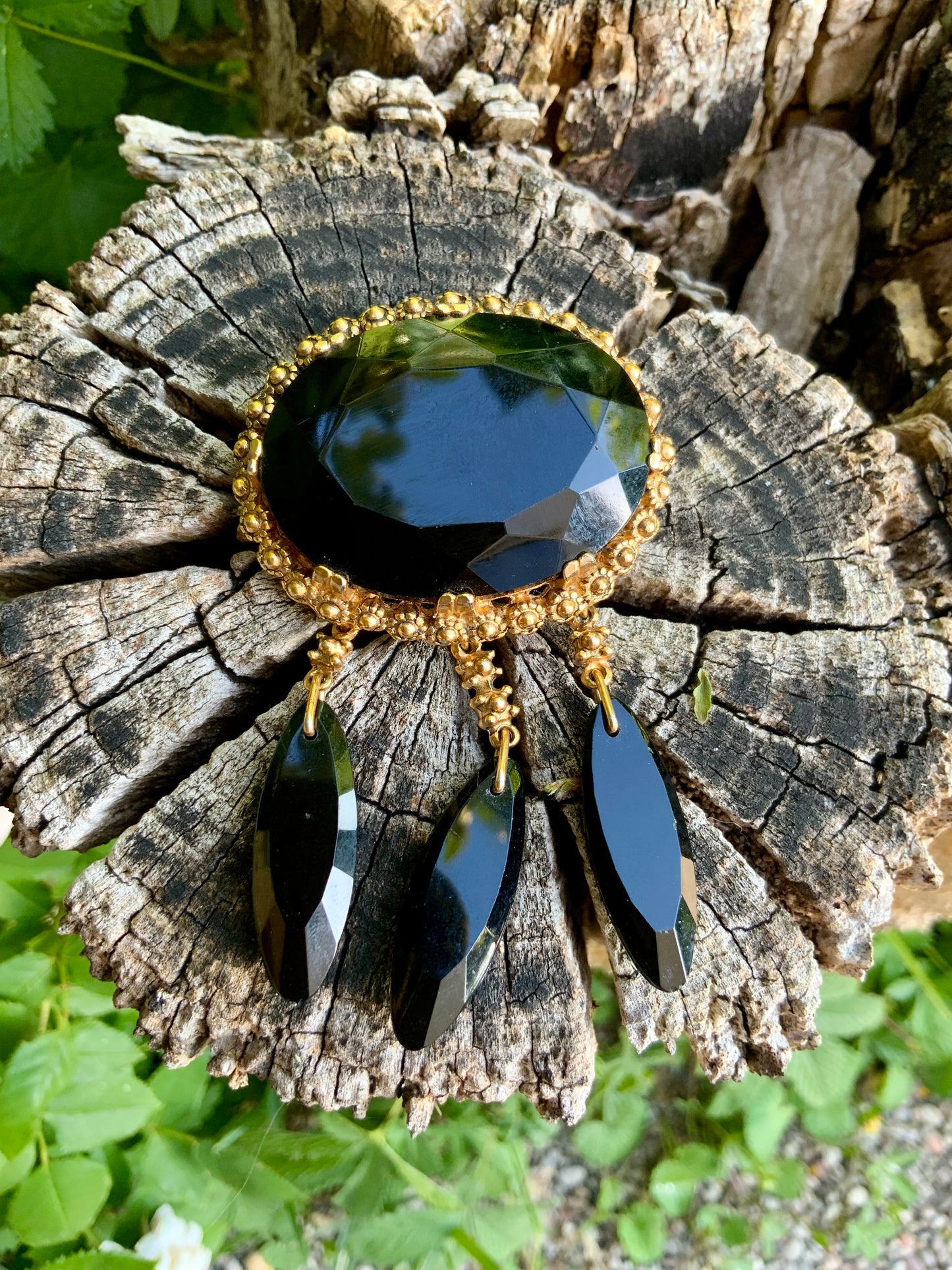 Sublime broche métal et pierres en verre noir Vintage Ancienne