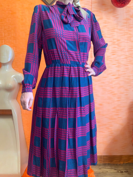 Superbe robe plissée en pure soie et col Lavaliere Vintage France