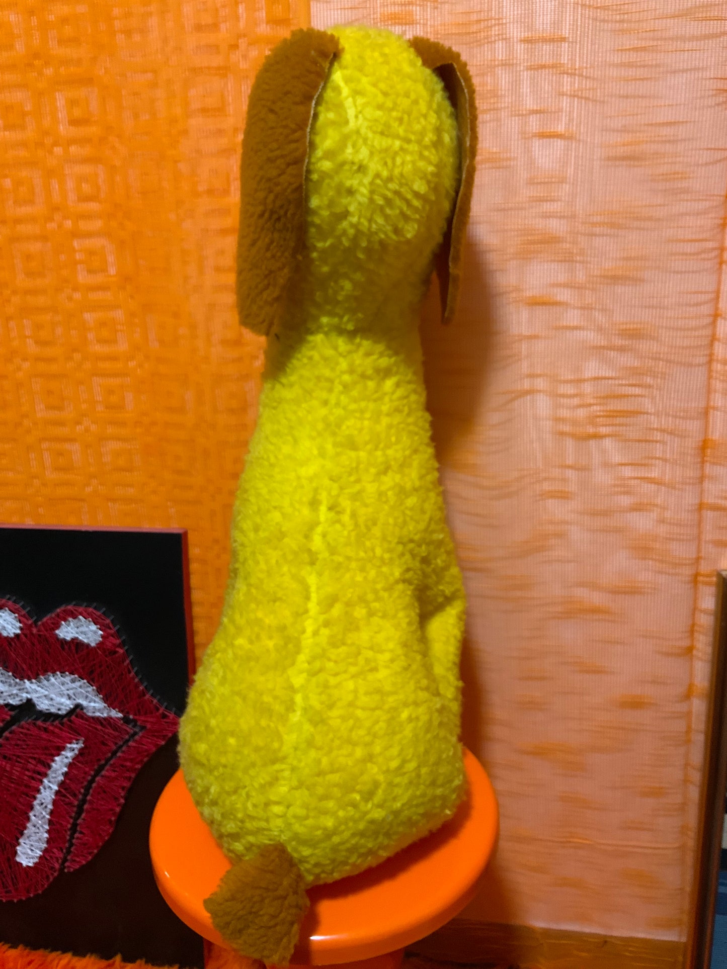 Peluche géante Chien Orange et Fleurs Vintage 1970