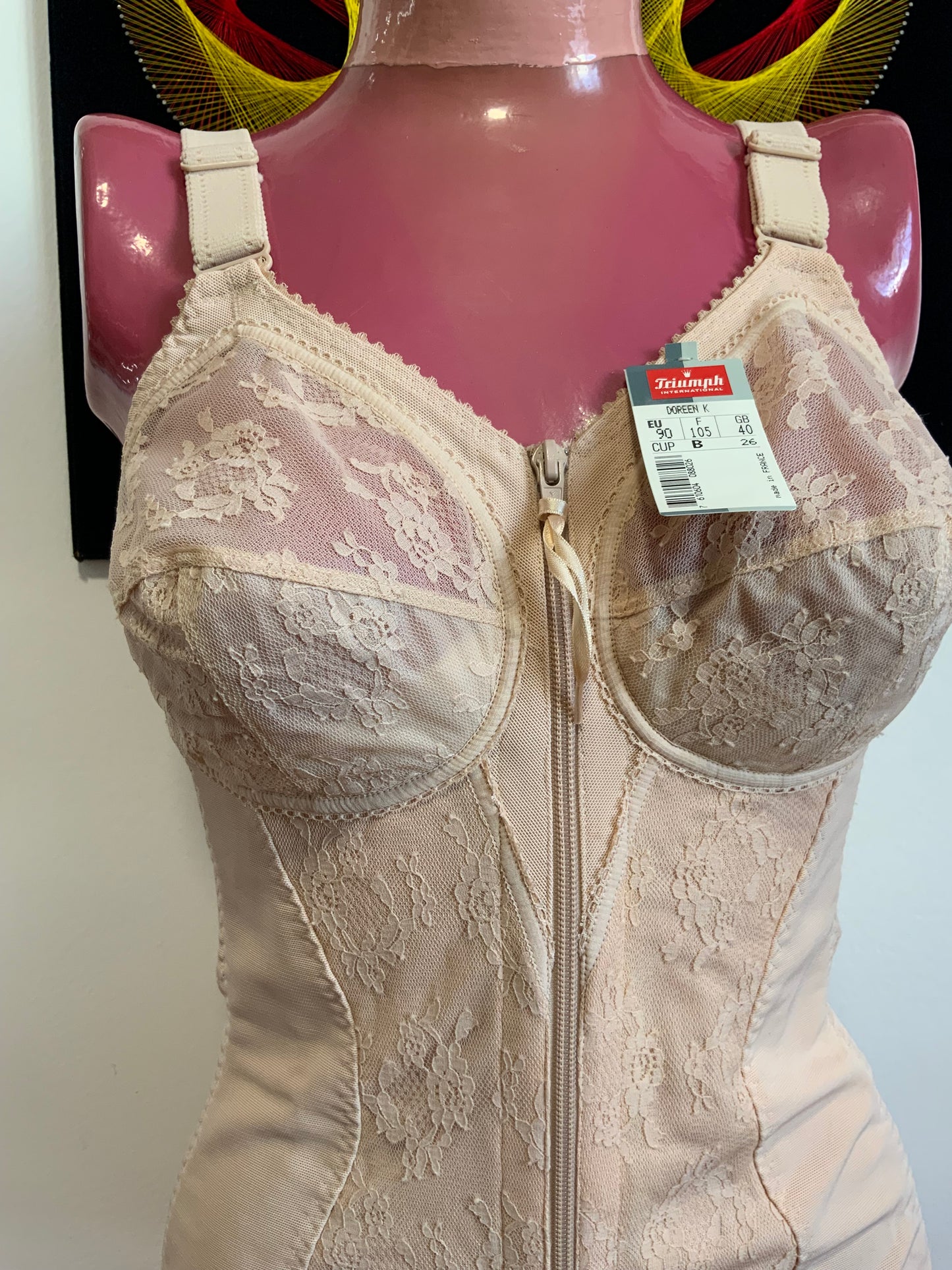 Combiné Gaine jarretelles Triumph Vintage dans sa boîte Deadstock dentelle à fleurs France