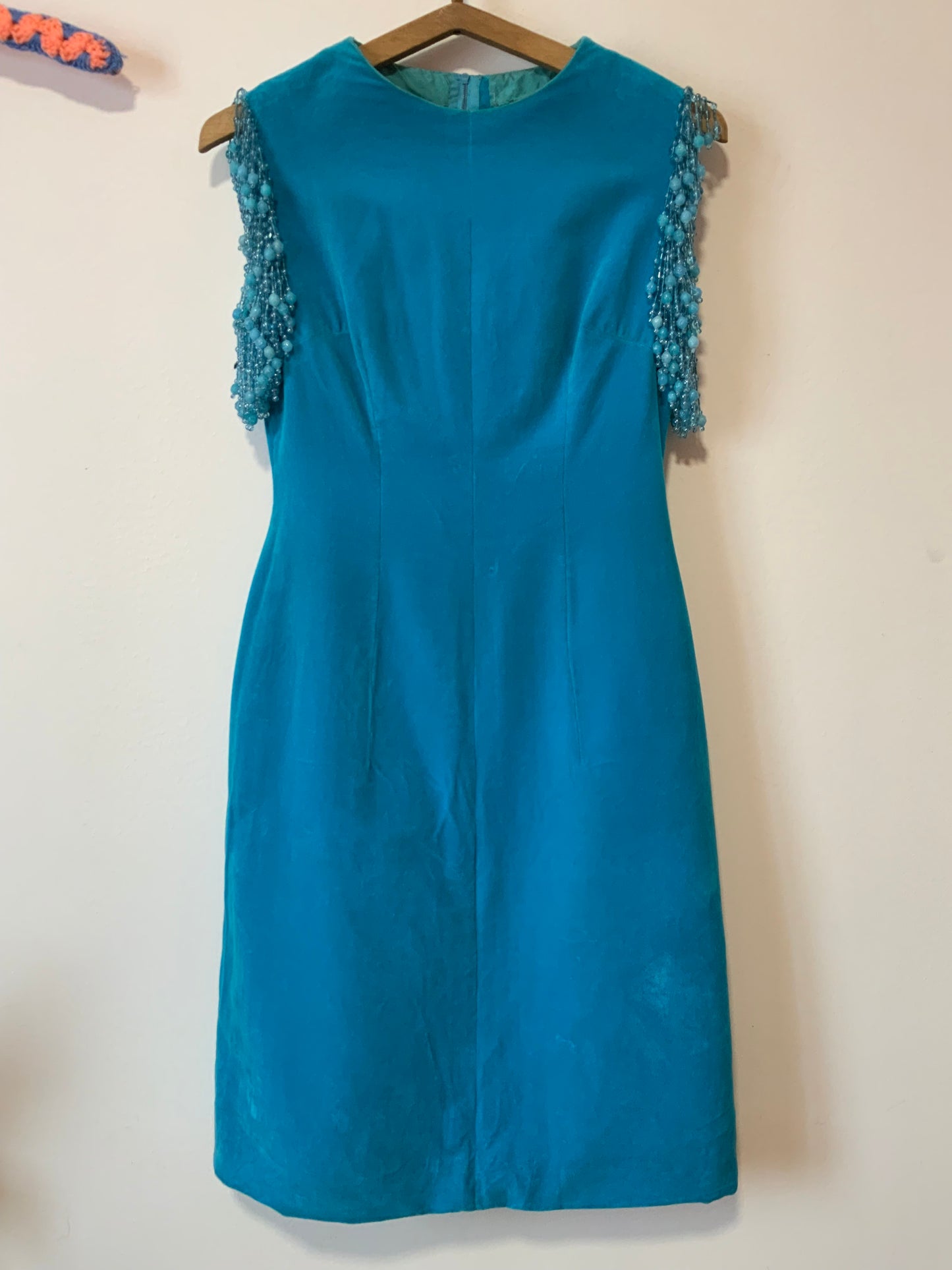 Élégante robe 1970 confection main Turquoise Velours et perles de verre- Unique