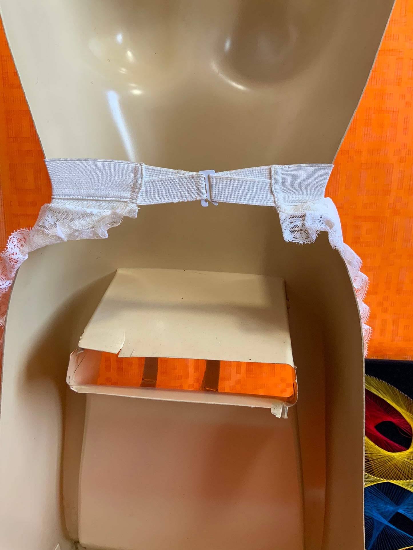 Lingerie porte Jarretelles Dentelle Fleur blanche neuf 1970 Deadstock France