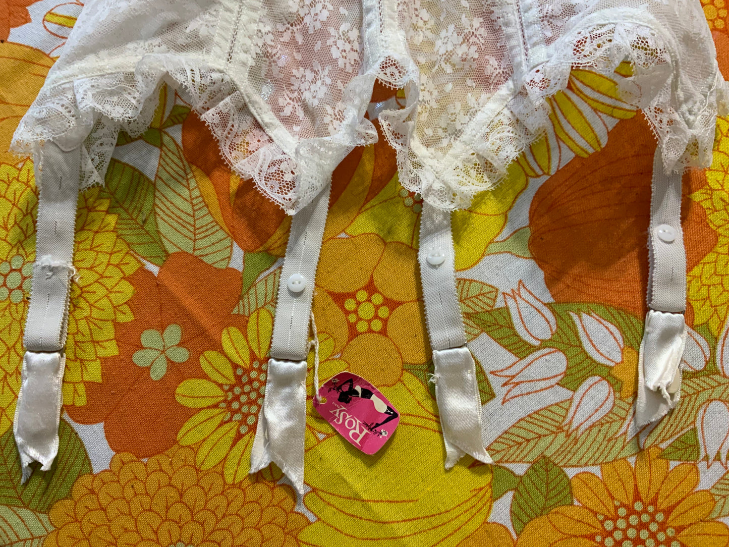 Lingerie porte Jarretelles Dentelle Fleur blanche neuf 1970 Deadstock France
