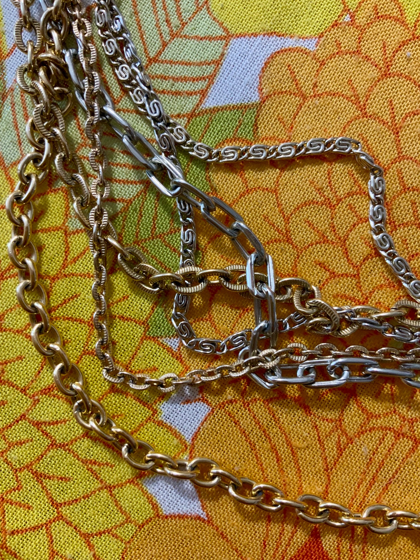 Collier 6 rangs chaînes metal doré et argenté Vintage