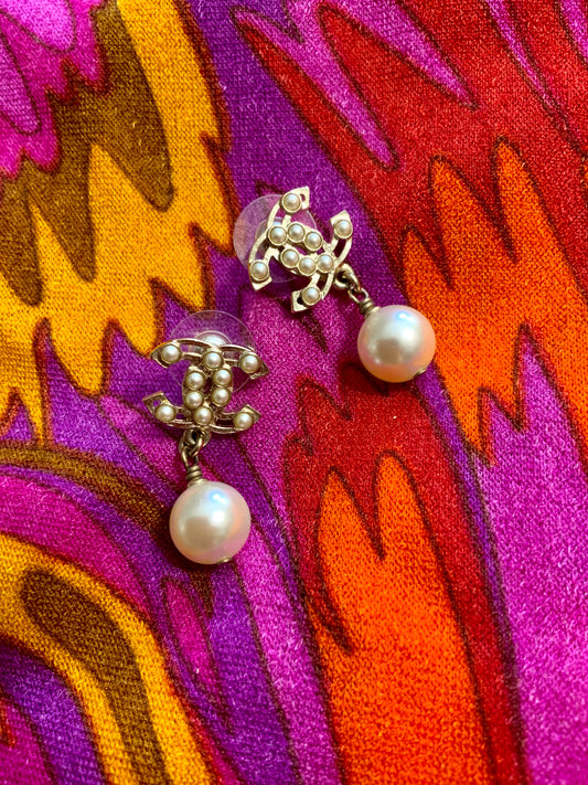 Boucles d’oreilles maison Chanel France Perles pendantes Vintage 2000’