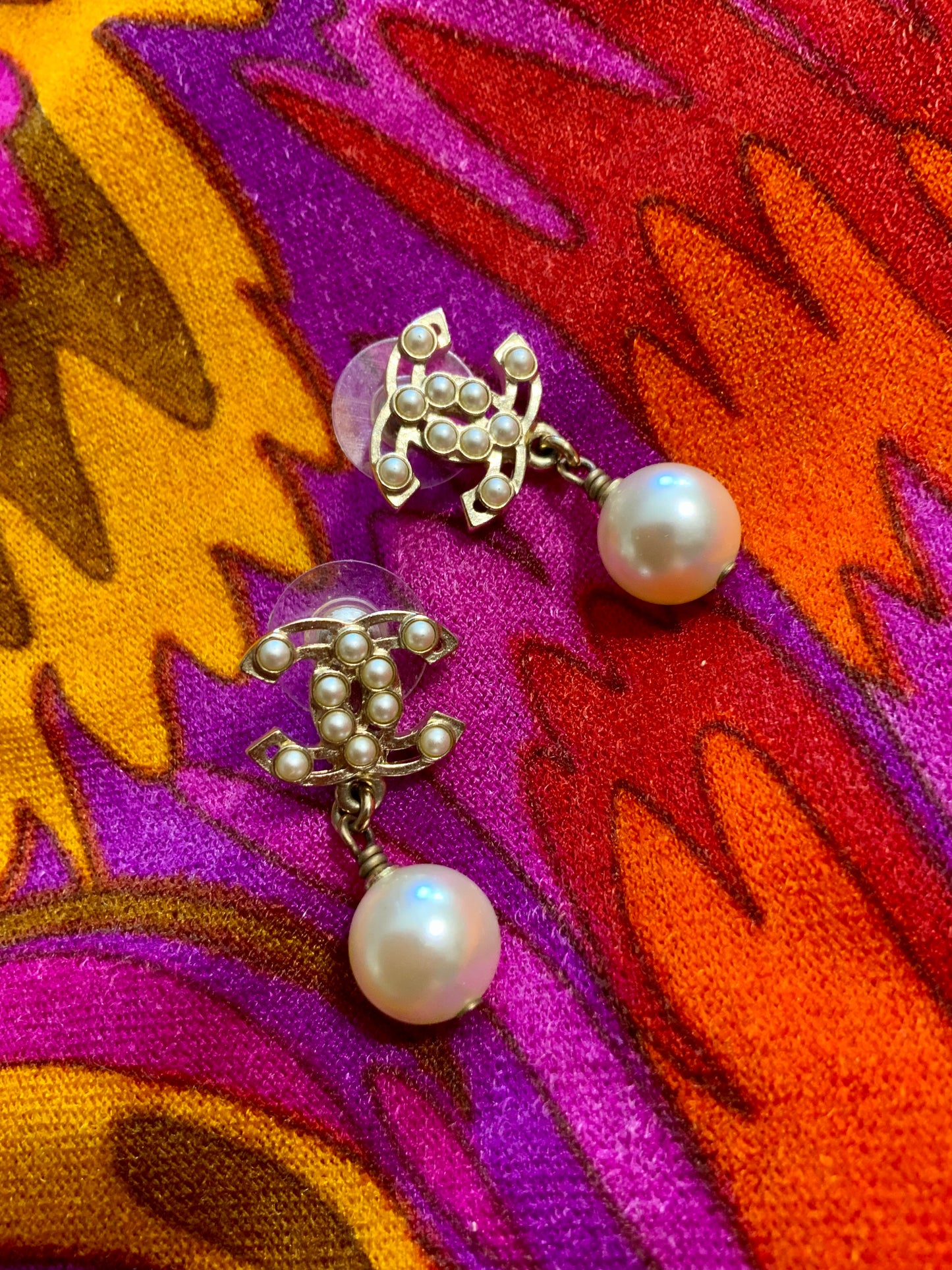Boucles d’oreilles maison Chanel France Perles pendantes Vintage 2000’