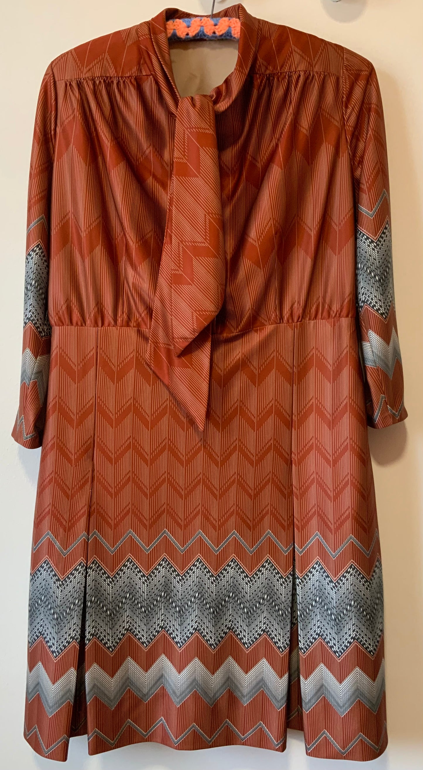 Magnifique robe plissée Création Faite à la main Vintage Ancien Col Lavaliere