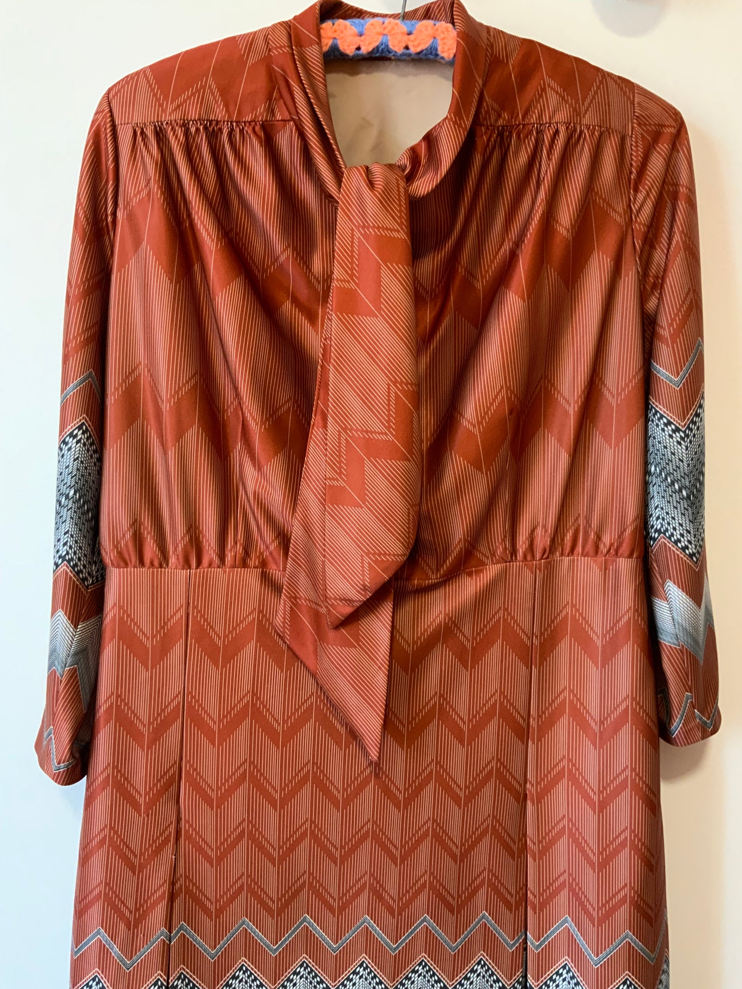 Magnifique robe plissée Création Faite à la main Vintage Ancien Col Lavaliere