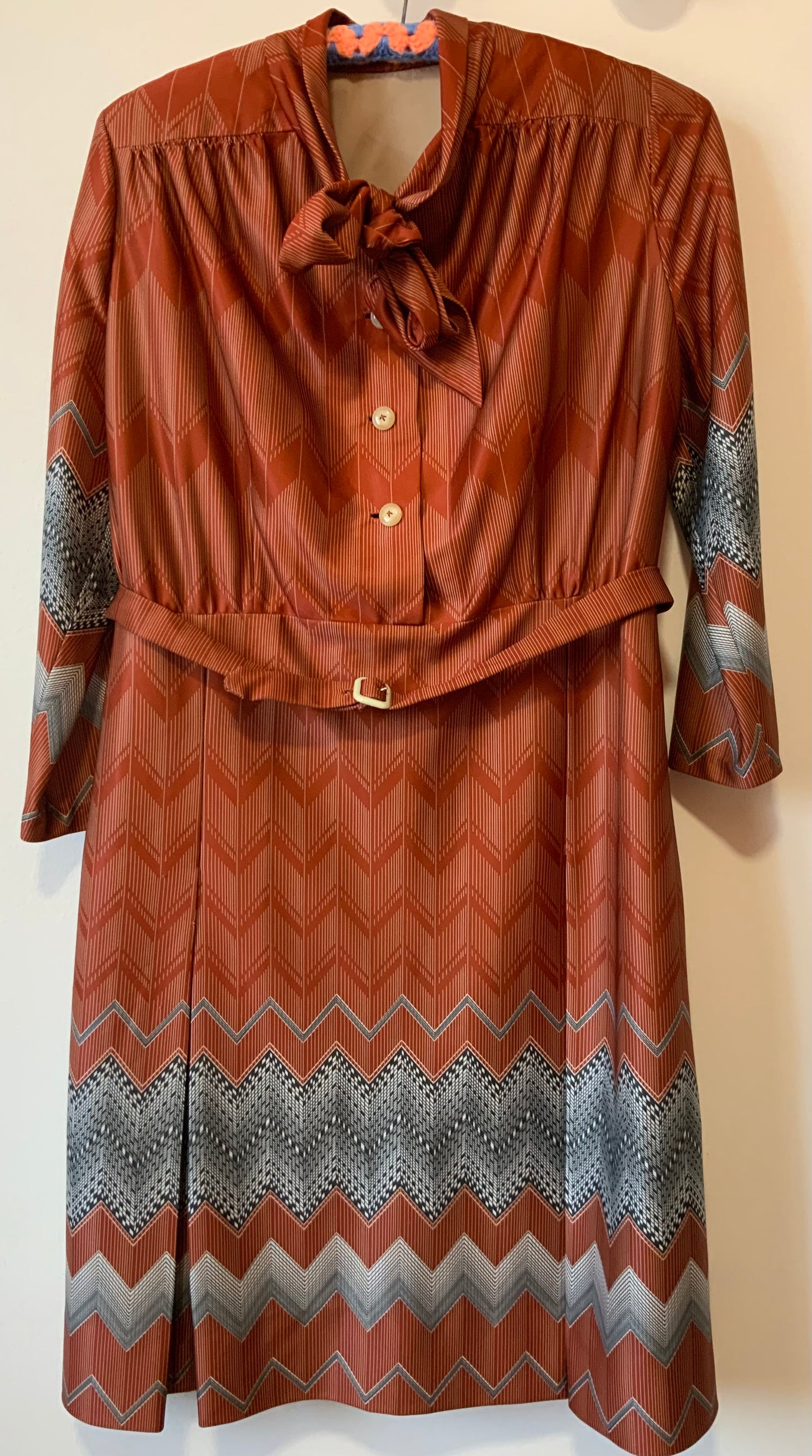 Magnifique robe plissée Création Faite à la main Vintage Ancien Col Lavaliere
