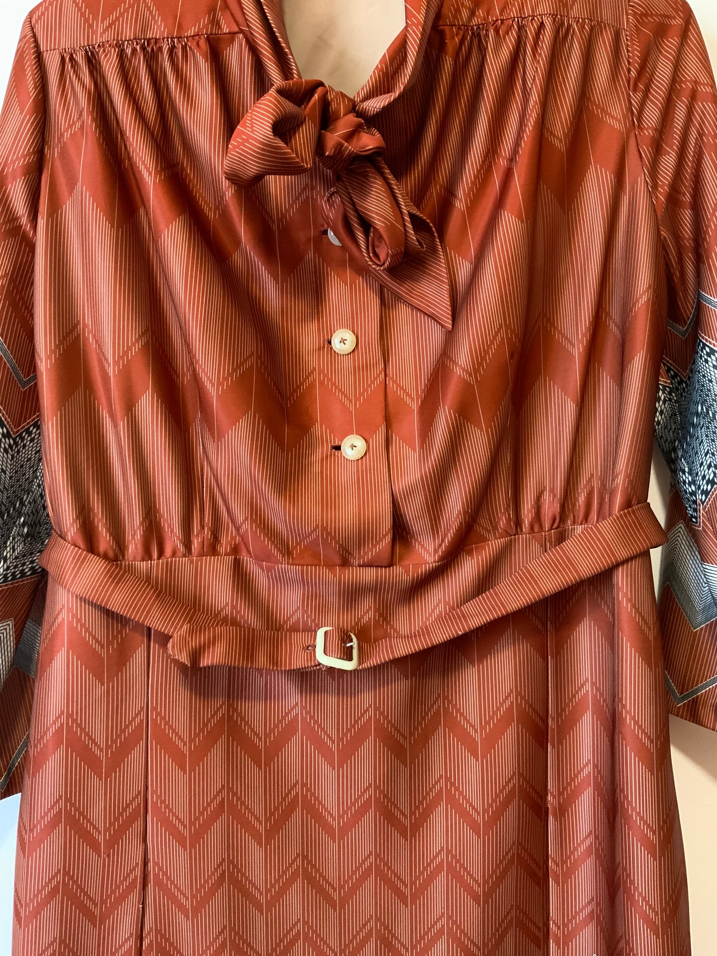Magnifique robe plissée Création Faite à la main Vintage Ancien Col Lavaliere