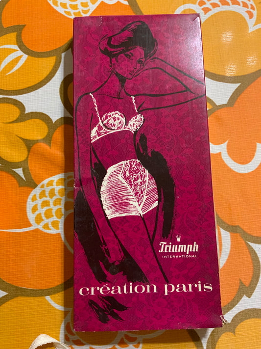 Soutien gorge Deadstock dentelle fleurs Triumph Modèle tendresse 1970