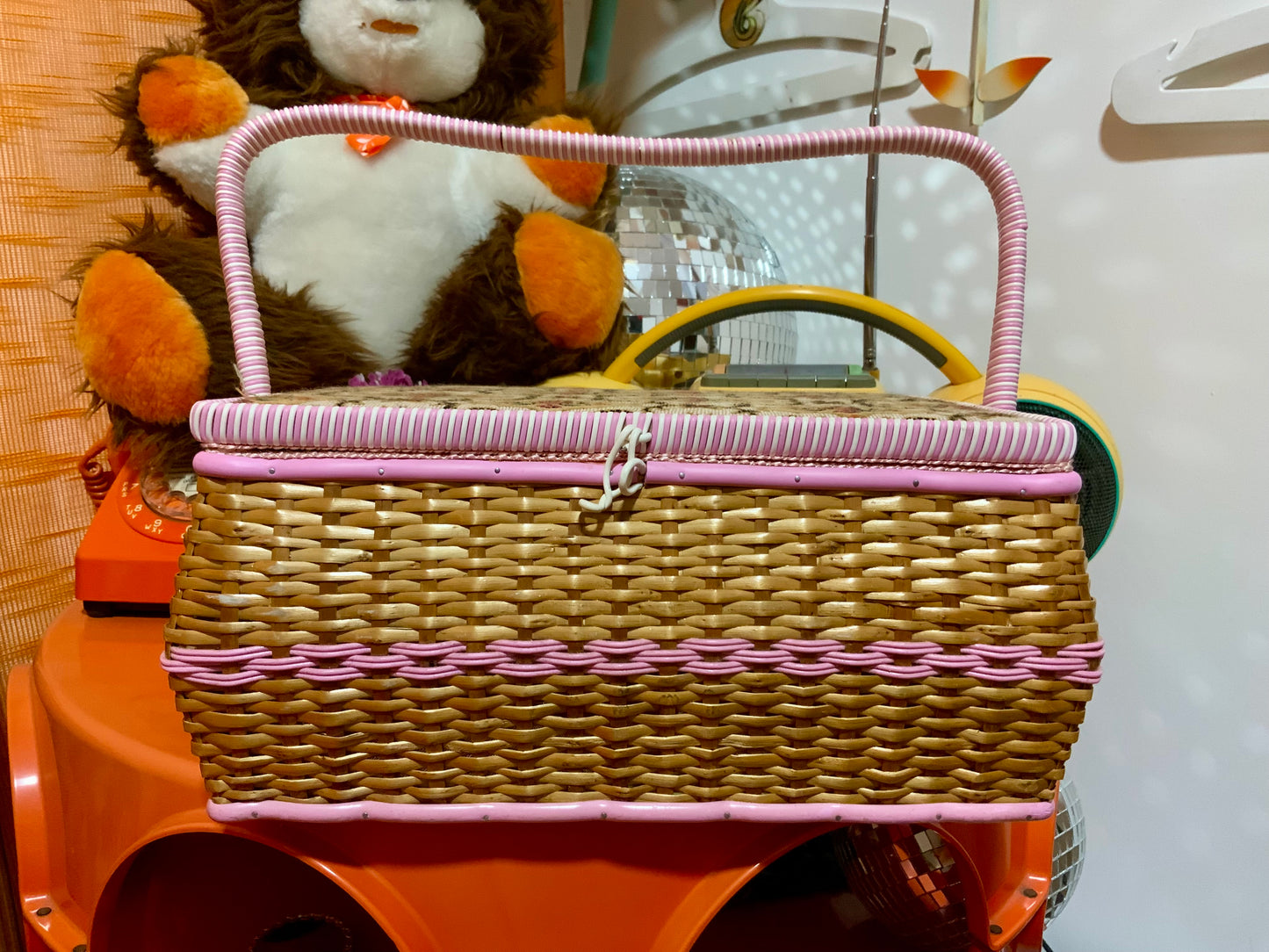 Magnifique Panier Boîte a couture en Soie Rose Vintage