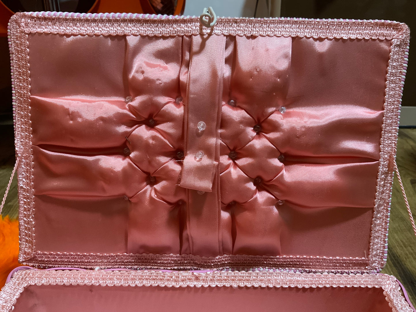 Magnifique Panier Boîte a couture en Soie Rose Vintage