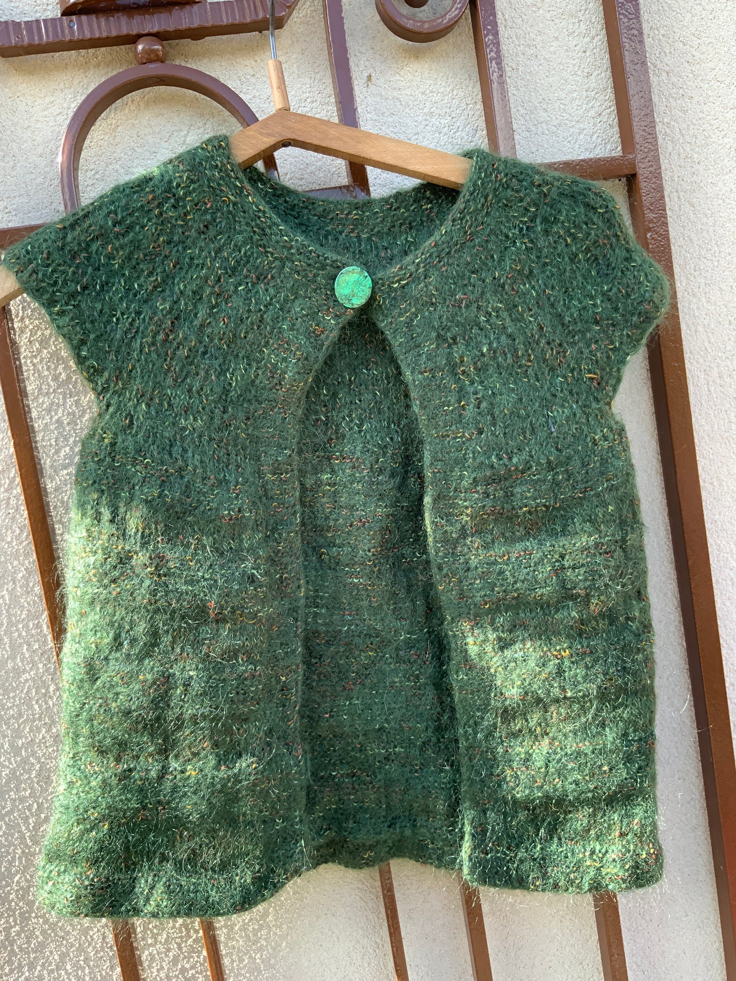Gilet court sans manche tricoté Main en Laine avec Mohair - Vintage