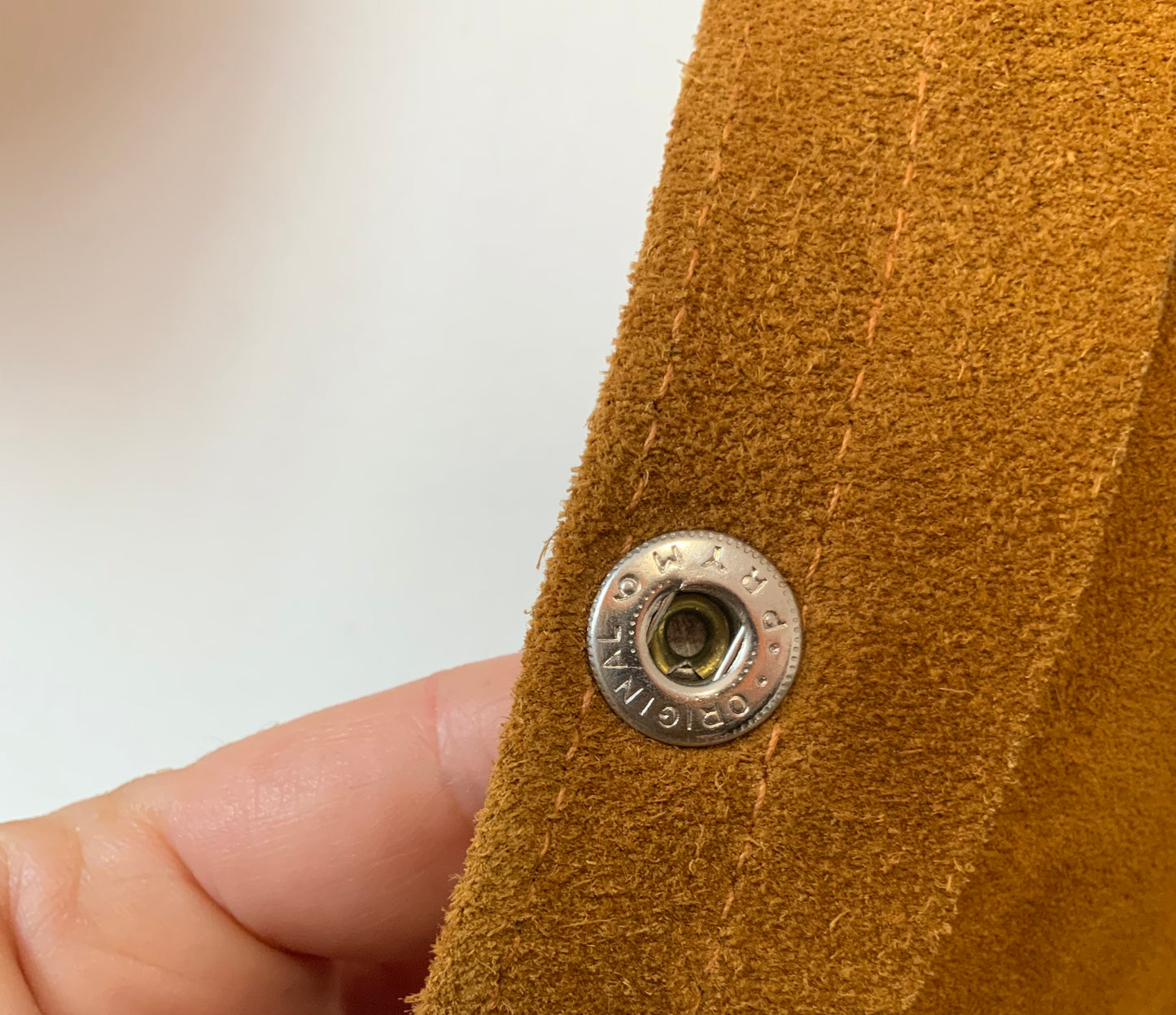 Jupe boutonnée pressions en cuir daim camel Iconique 1970 Vintage Authentique Neuve