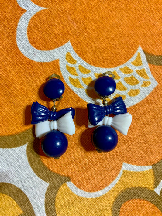 Boucles d’oreille Forme noeuds 1970/80