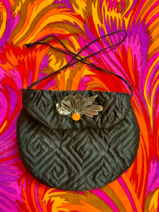 Petit sac bourse matelassé avec bijoux métal Vintage 1960