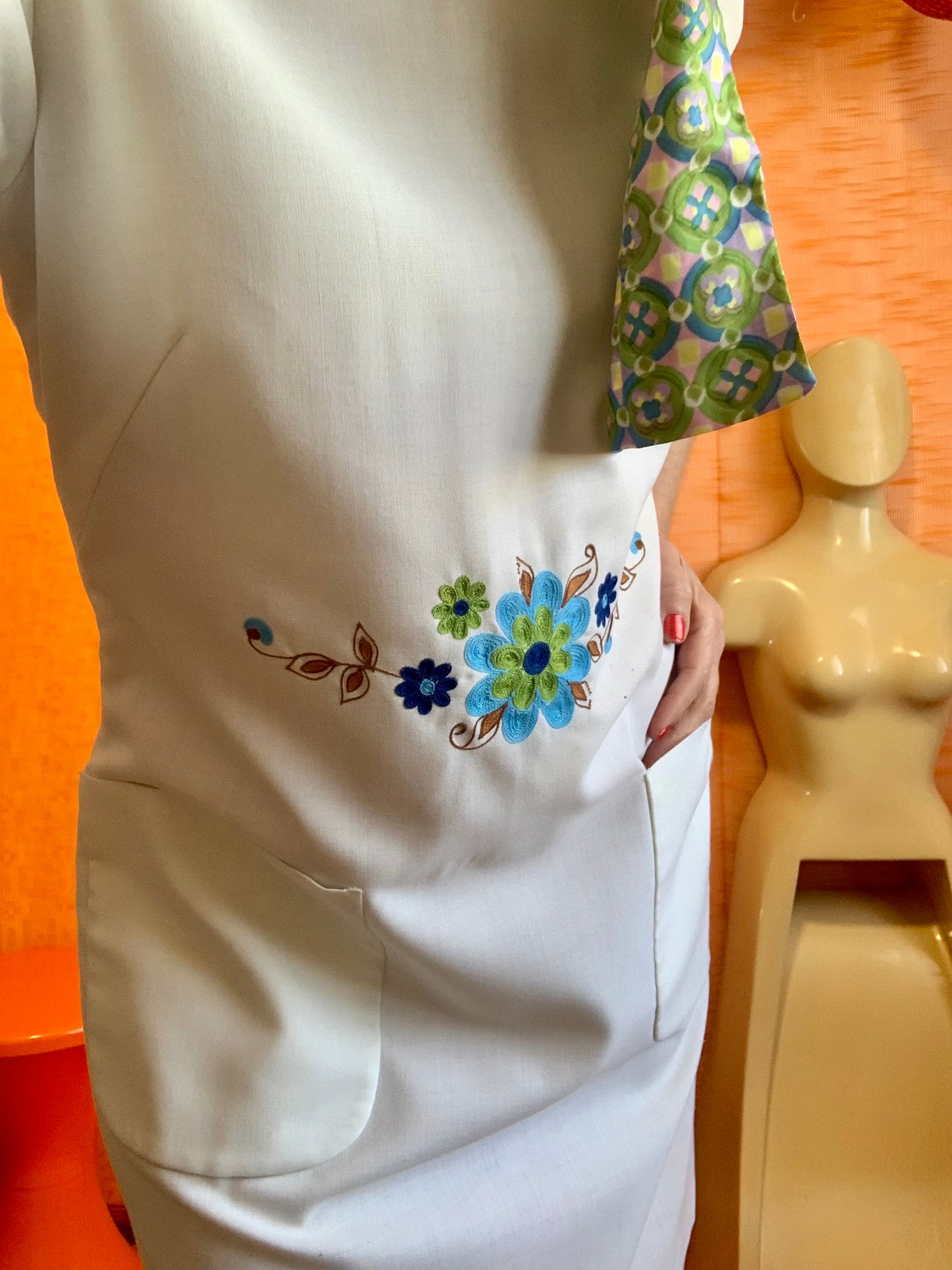 Robe Blouse Blanche à broderies Fleurs Vintage France