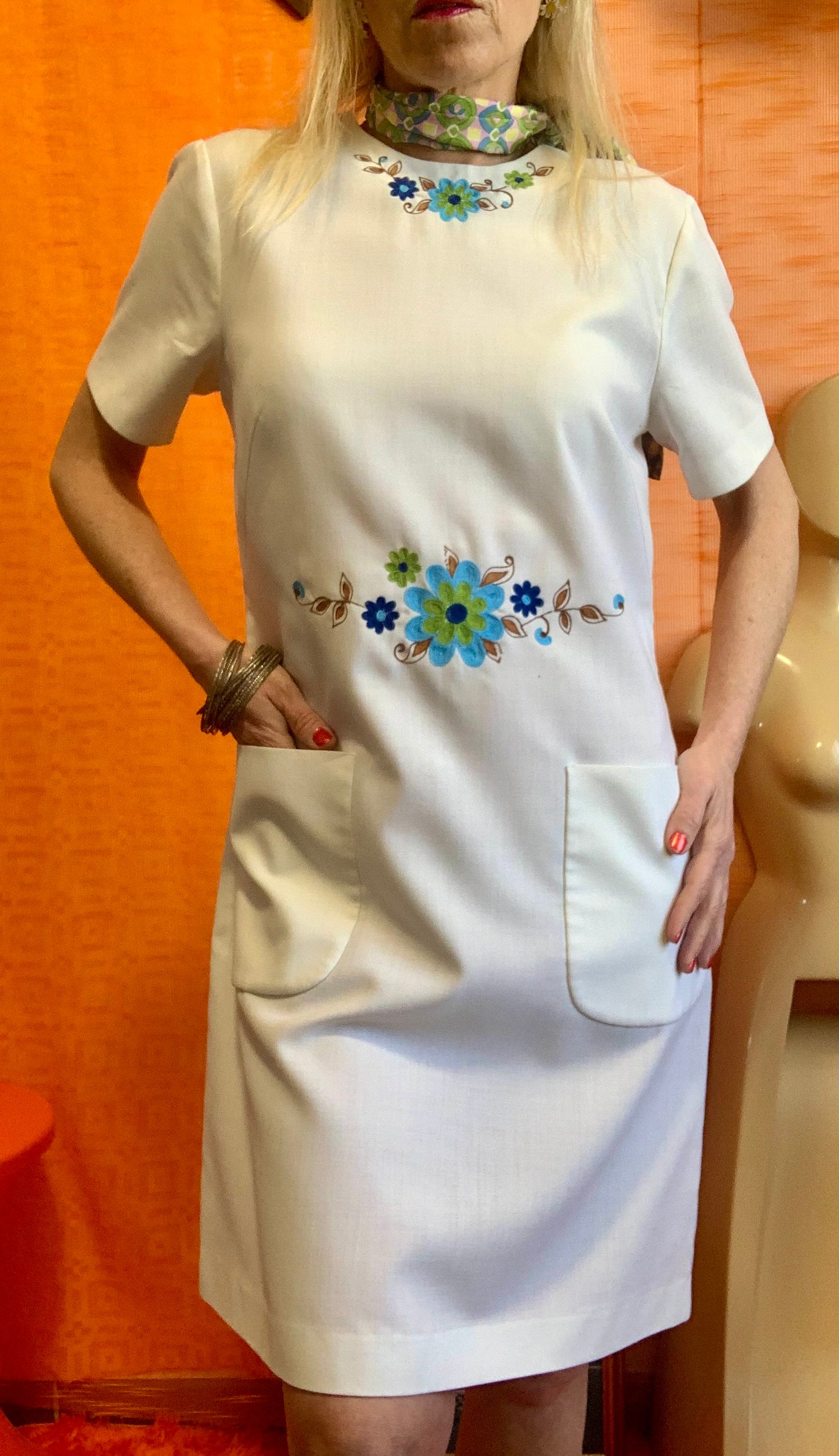 Robe Blouse Blanche à broderies Fleurs Vintage France
