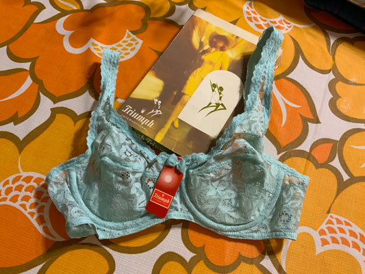 Soutien-gorge Triumph Modèle Poésie couleur menthe Vintage 1970 Dentelle Fleurs