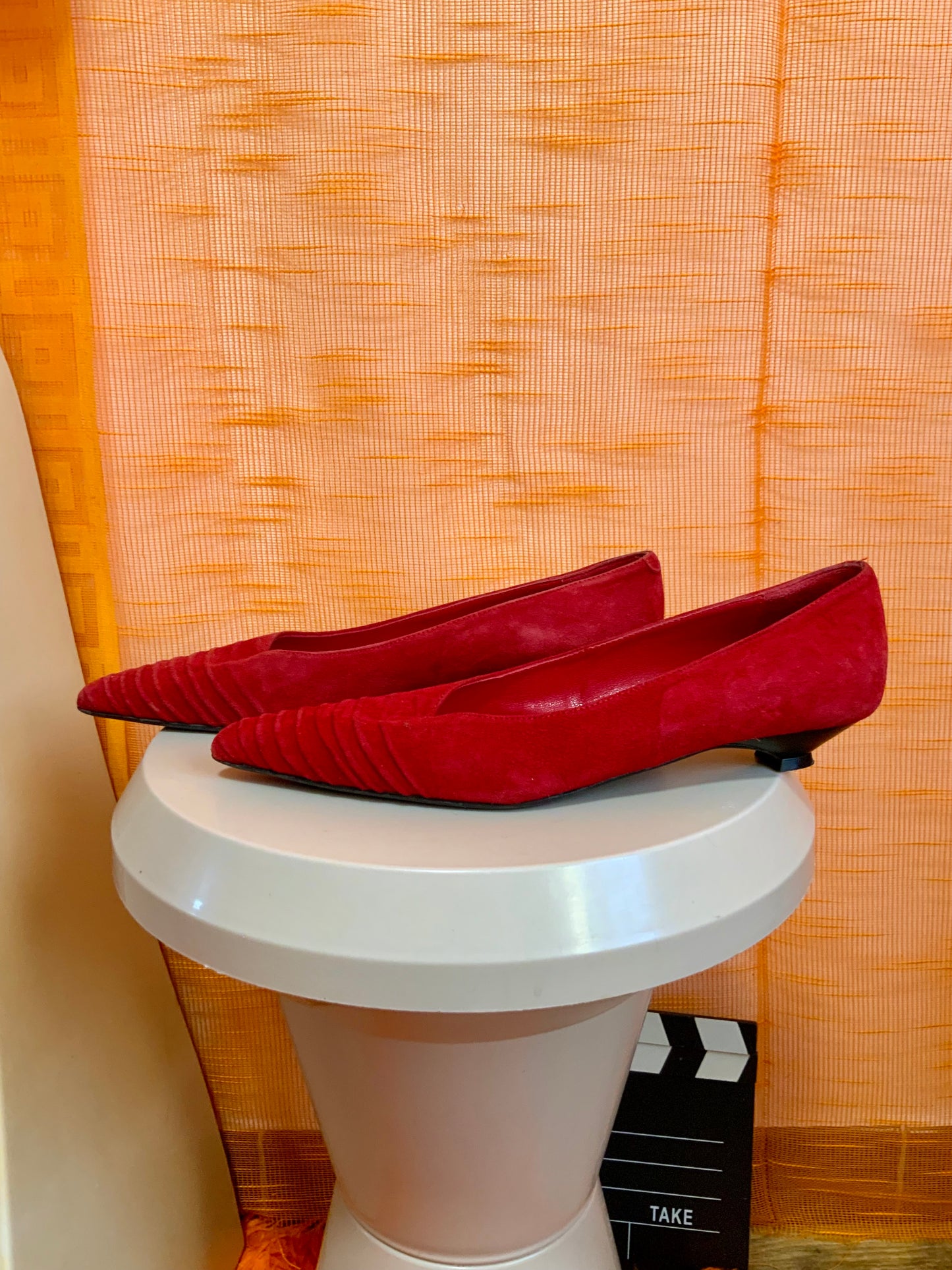 Chaussures daim rouge Paris Vintage 1990